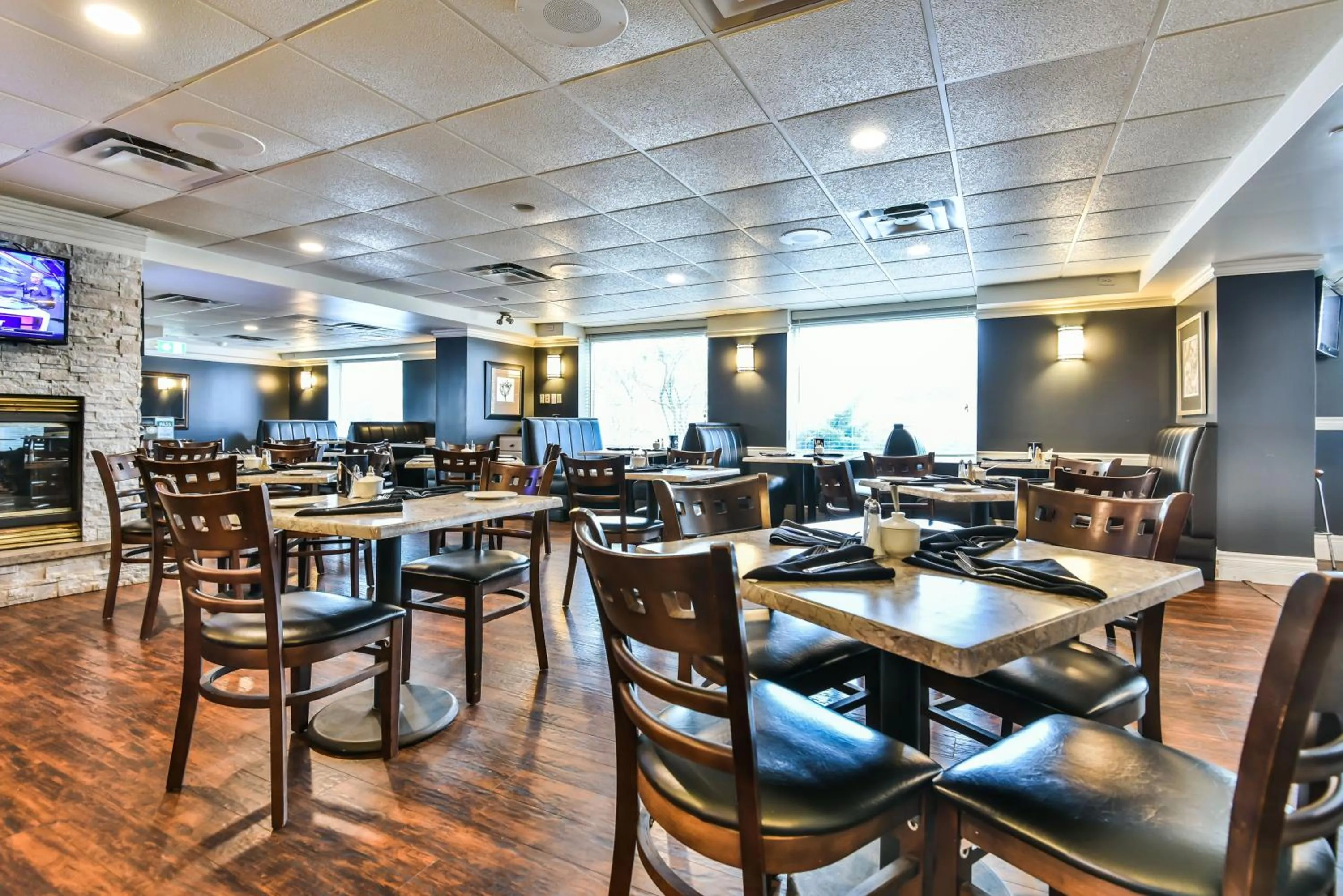 Restaurant/Places to Eat in Radisson Suites Hotel Toronto Airport