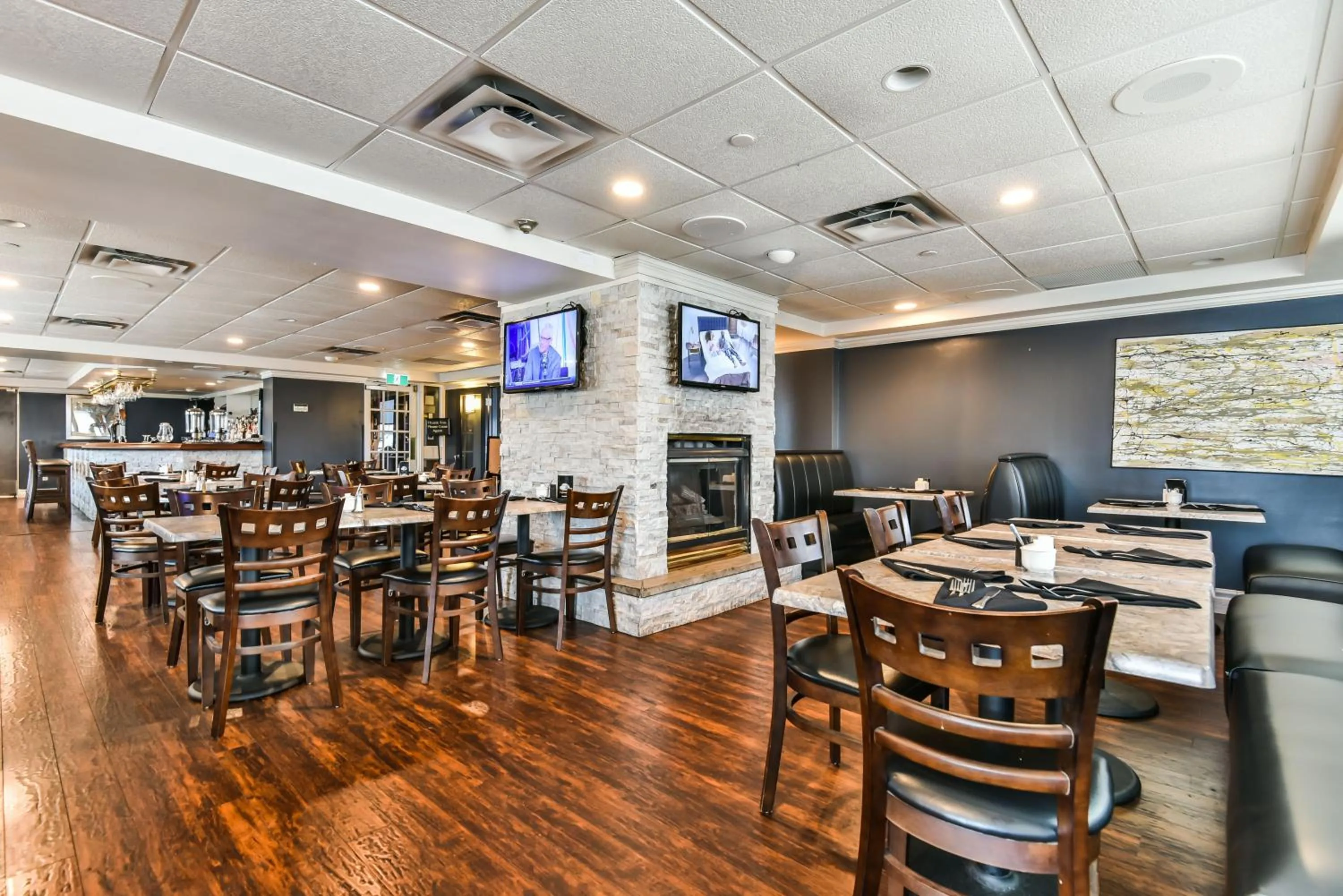 Restaurant/Places to Eat in Radisson Suites Hotel Toronto Airport