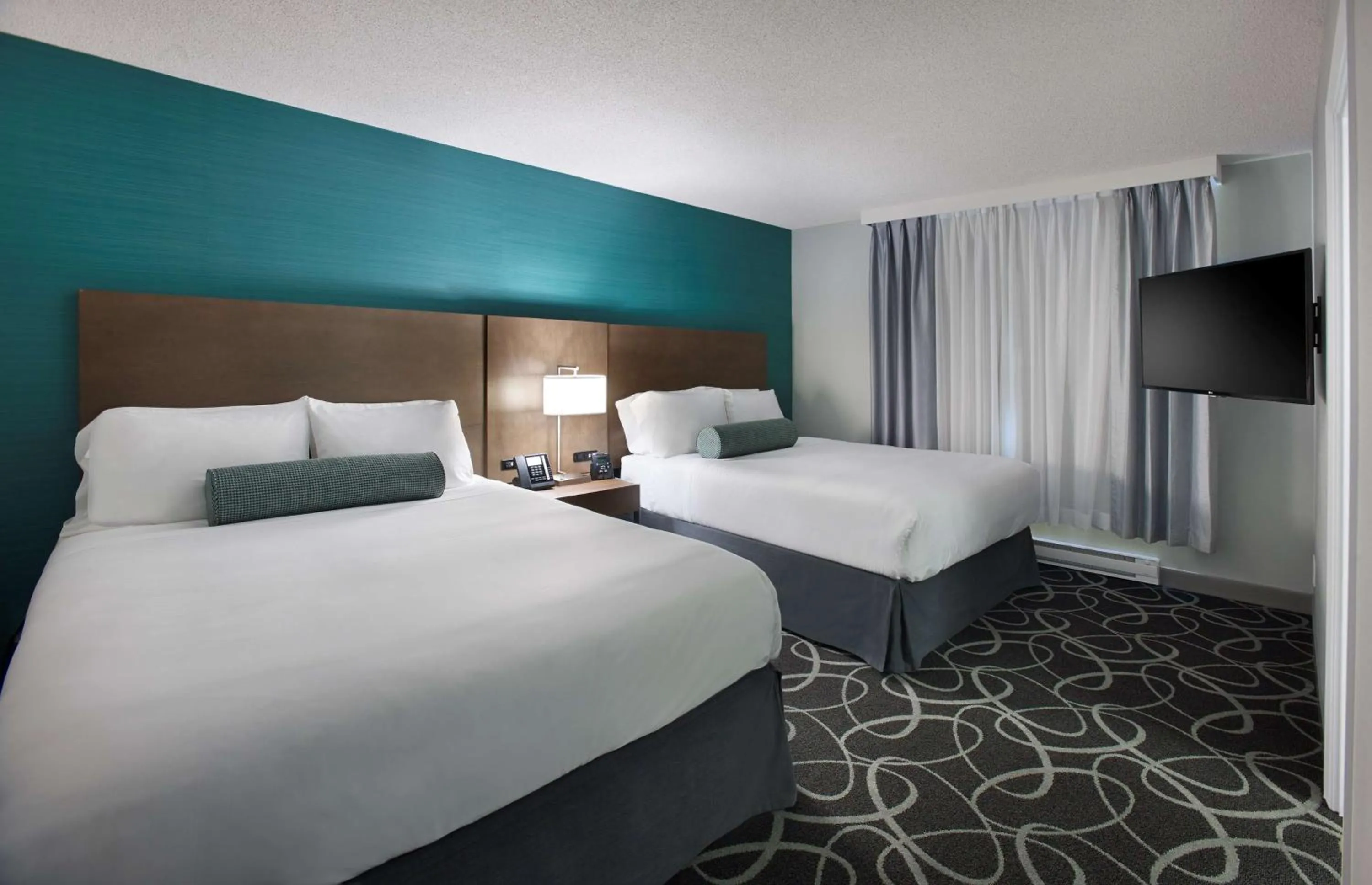 Photo of the whole room in Radisson Suites Hotel Toronto Airport
