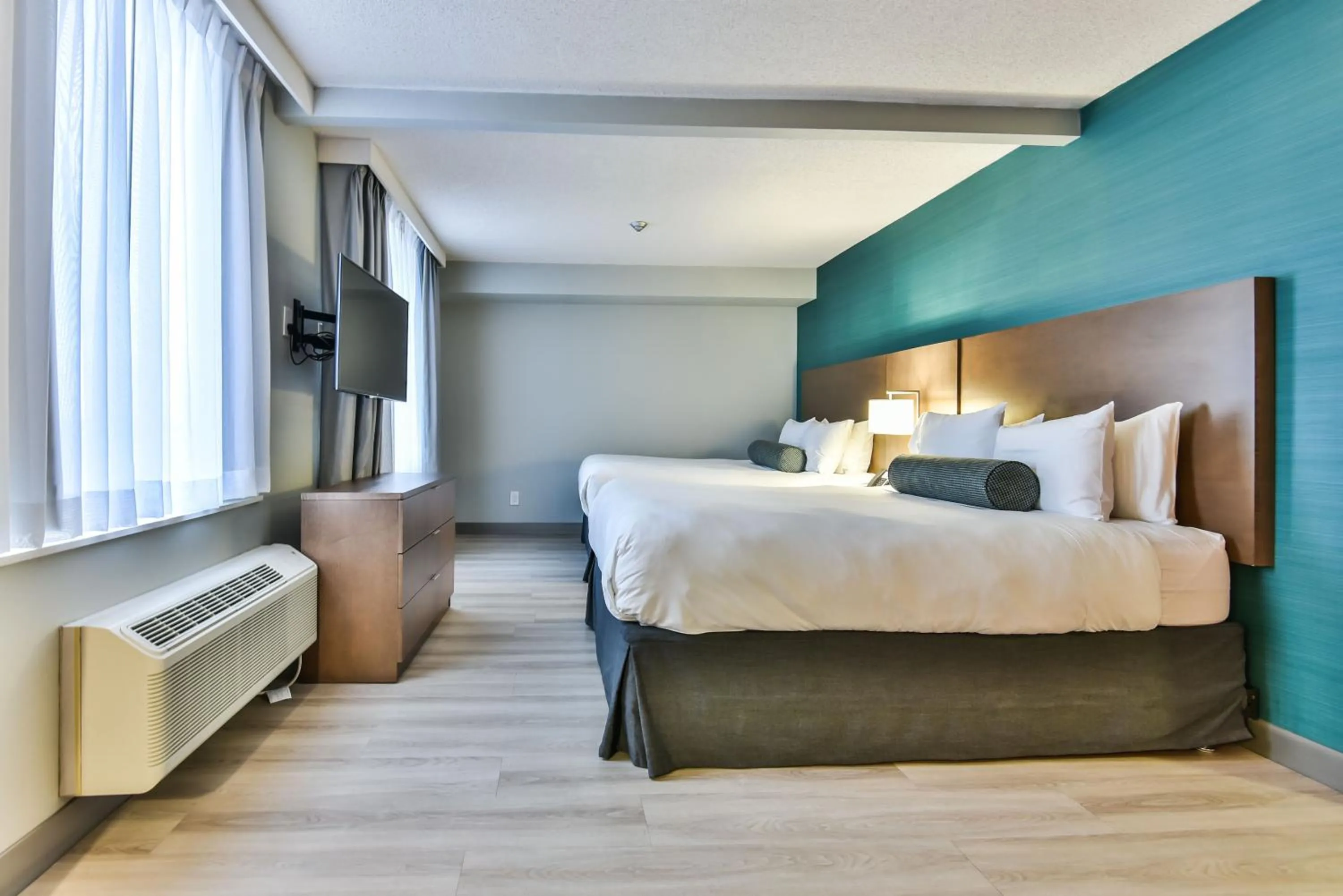 Bedroom in Radisson Suites Hotel Toronto Airport