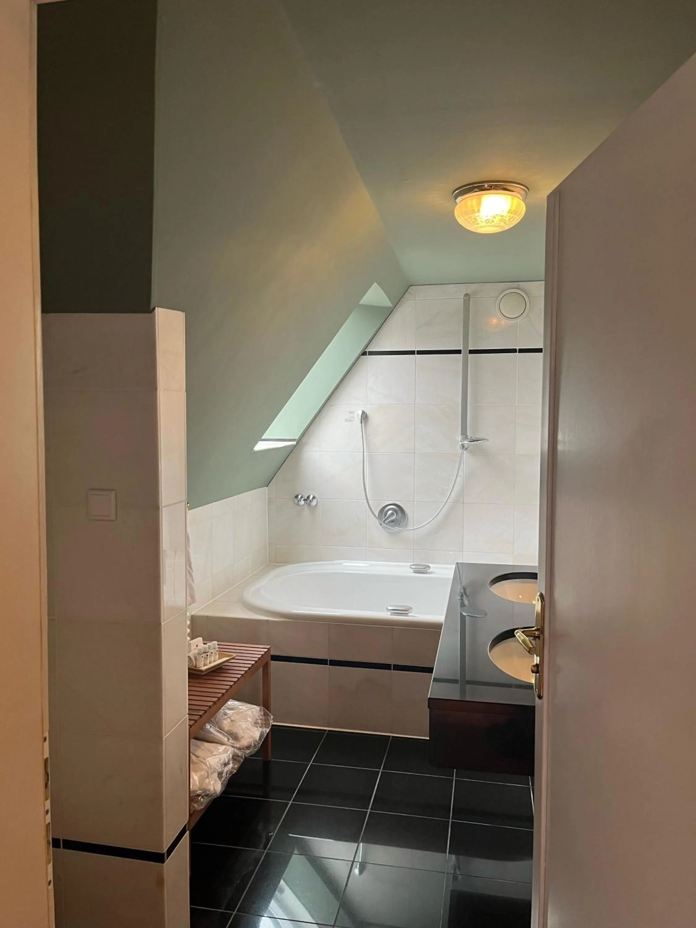 Bathroom, Bed in Best Western Premier Hotel Rebstock