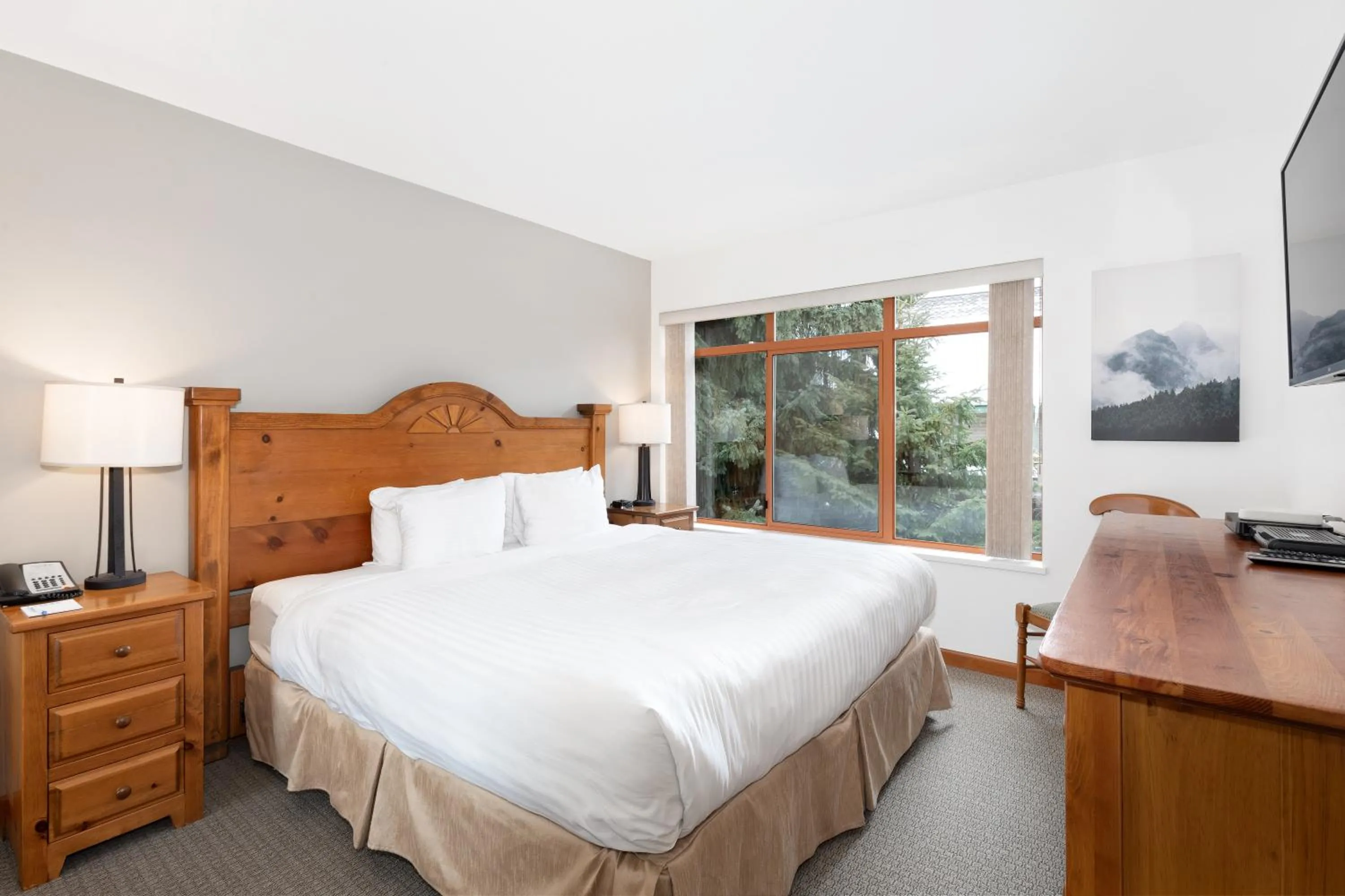 TV and multimedia, Bed in Northstar at Stoney Creek by Whiski Jack