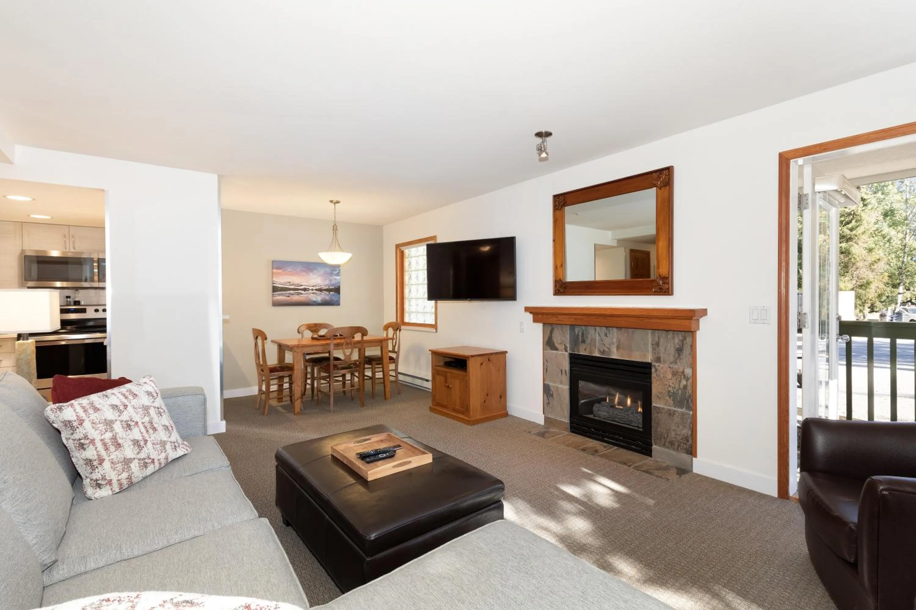 TV and multimedia in Northstar at Stoney Creek by Whiski Jack