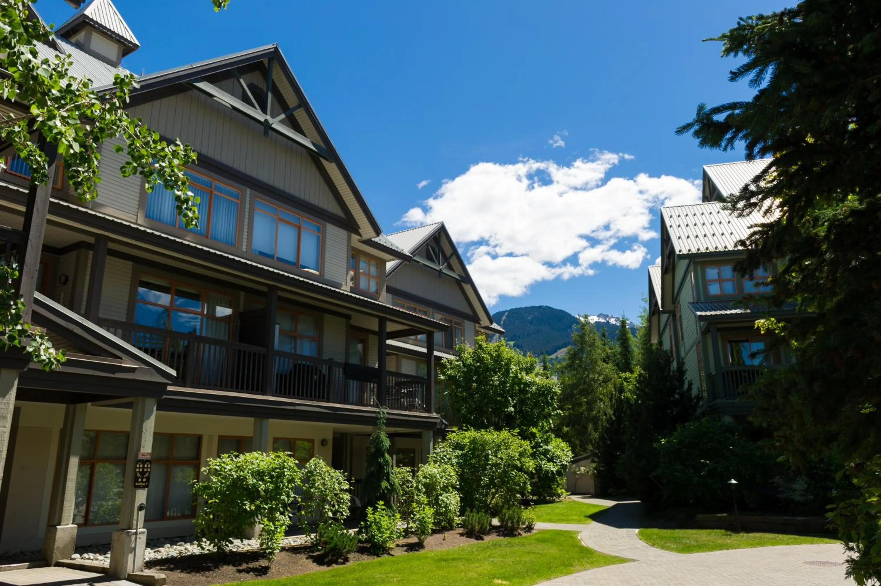 Facade/entrance in Northstar at Stoney Creek by Whiski Jack