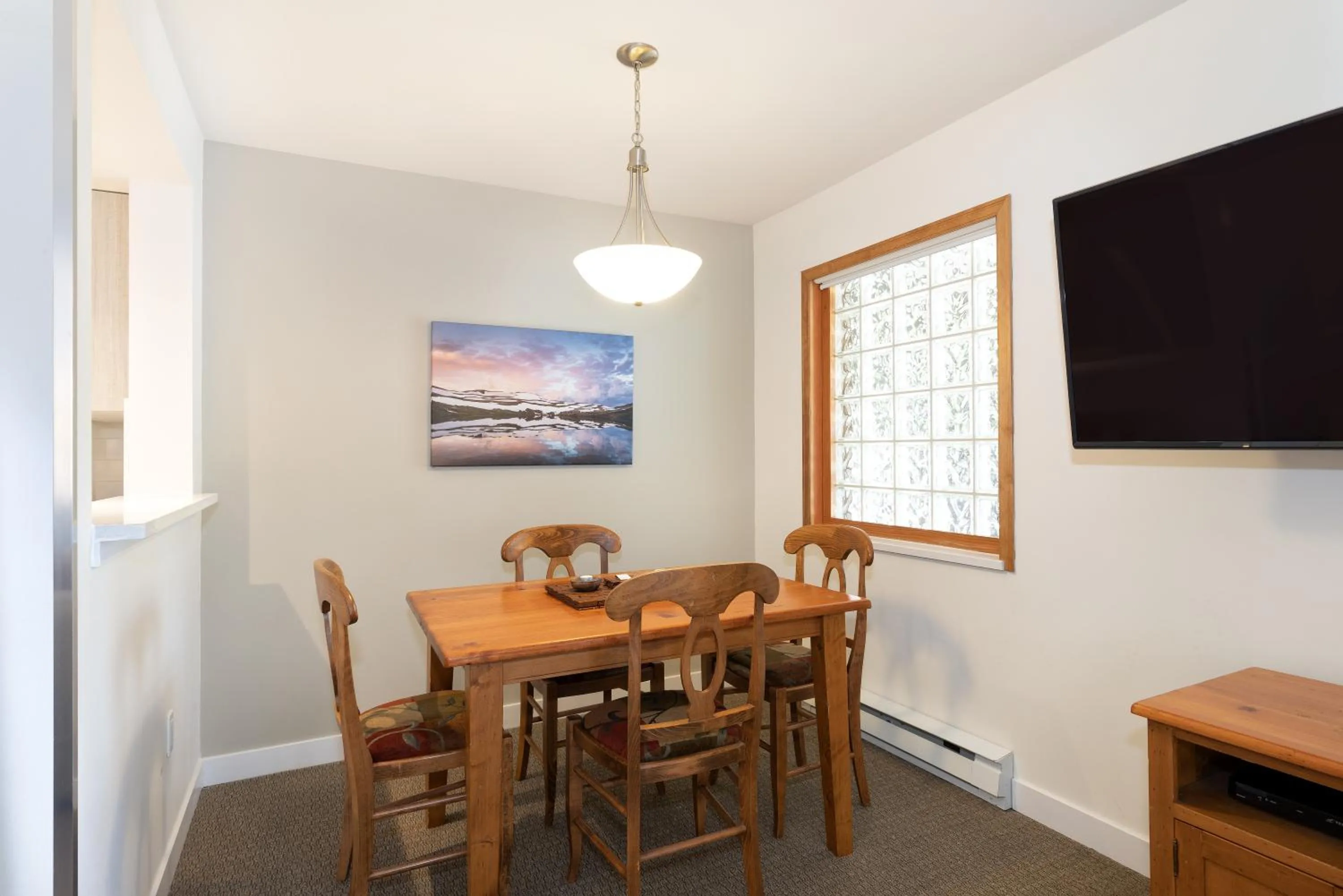 TV and multimedia in Northstar at Stoney Creek by Whiski Jack