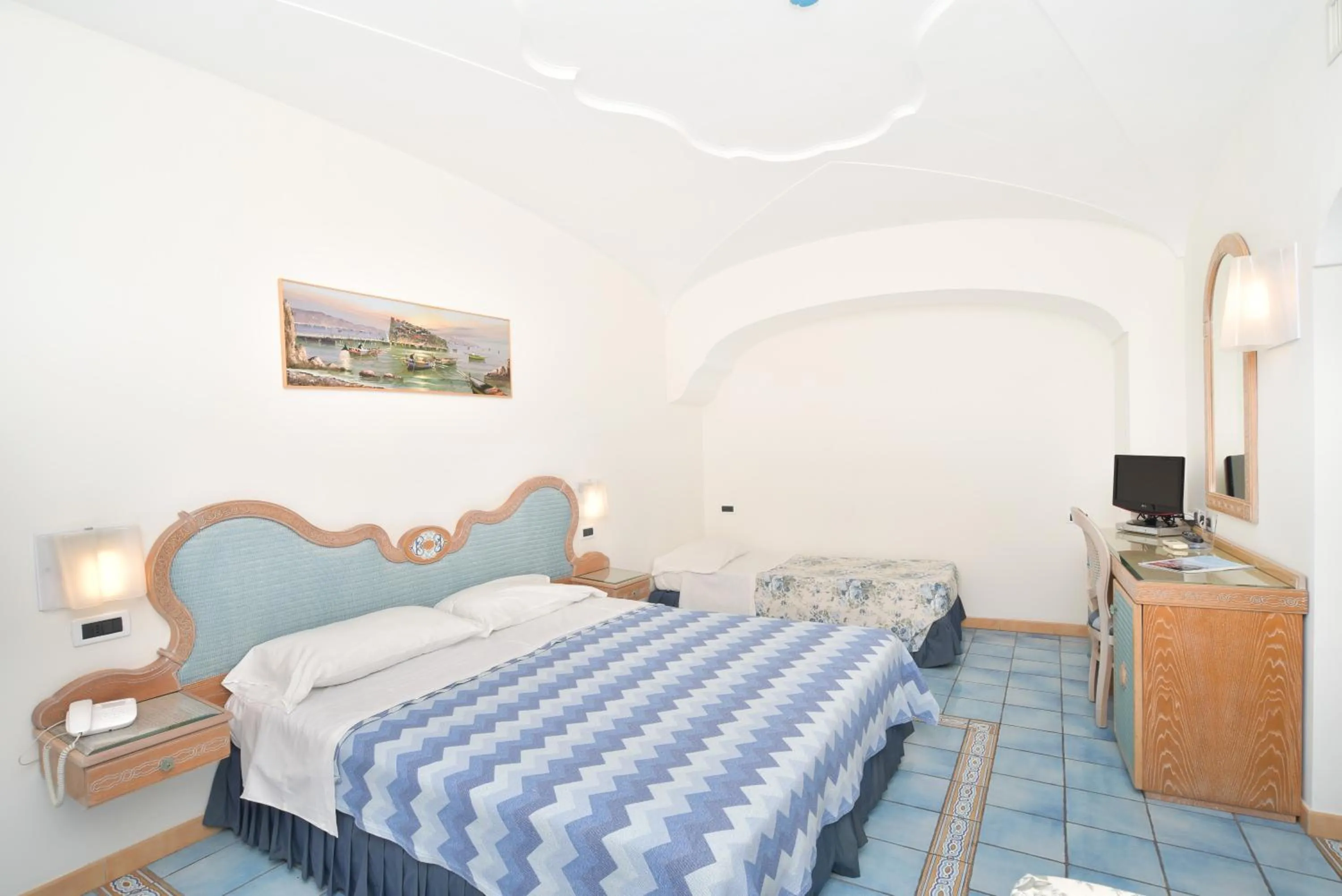 Bed in Albergo Italia - Beach Hotel