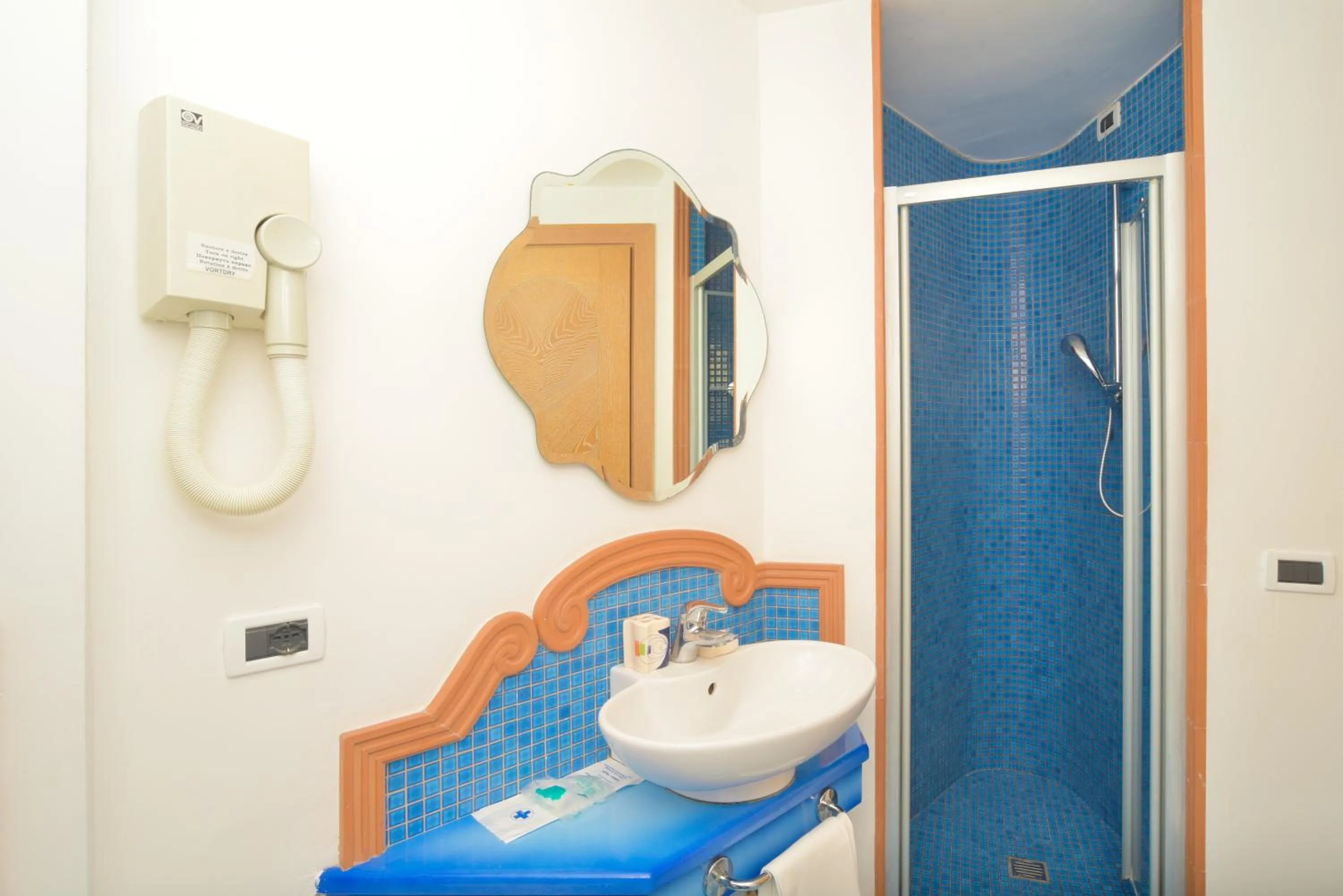 Shower in Albergo Italia - Beach Hotel