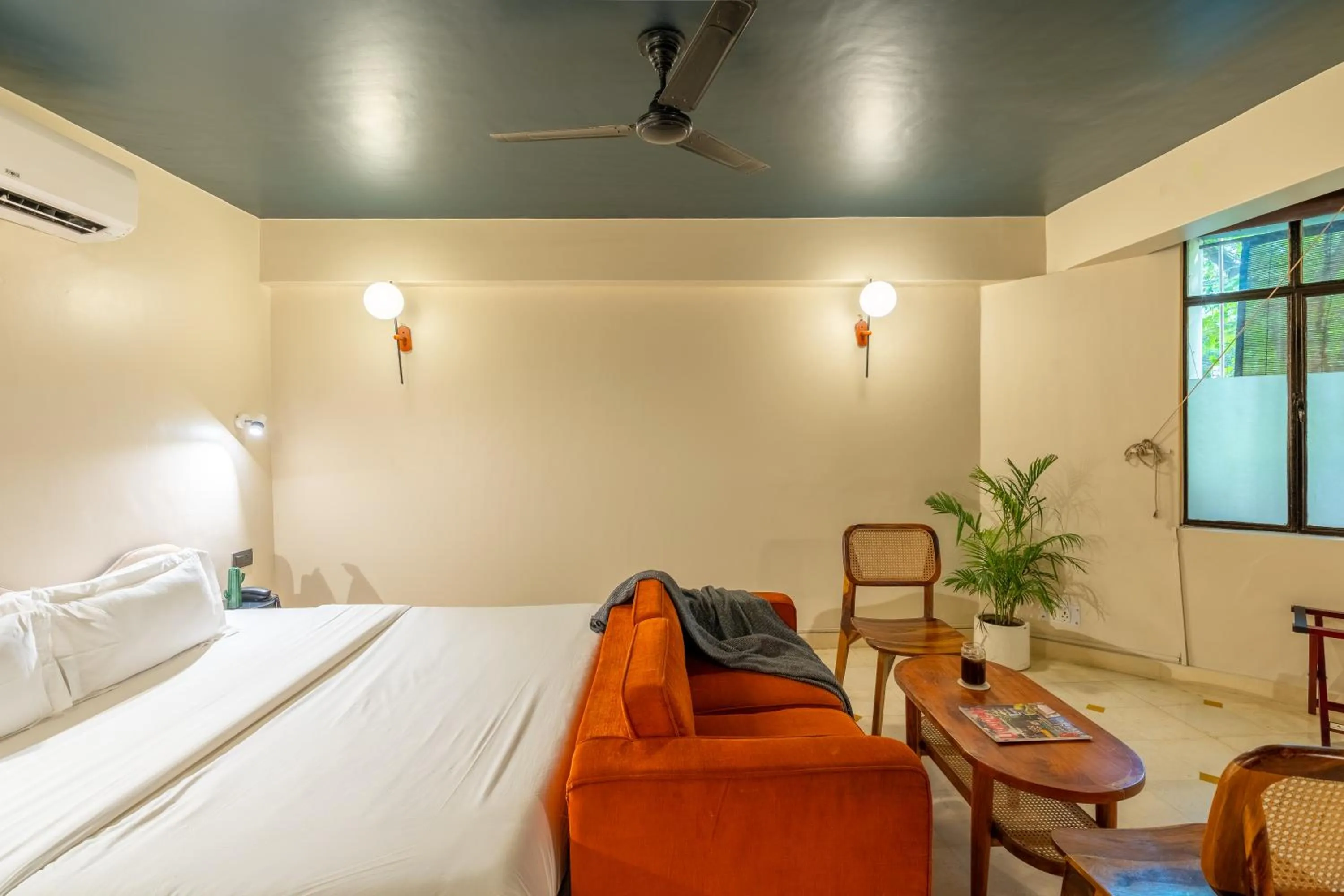 Photo of the whole room, Bed in Minimalist One Hauz Khas Village