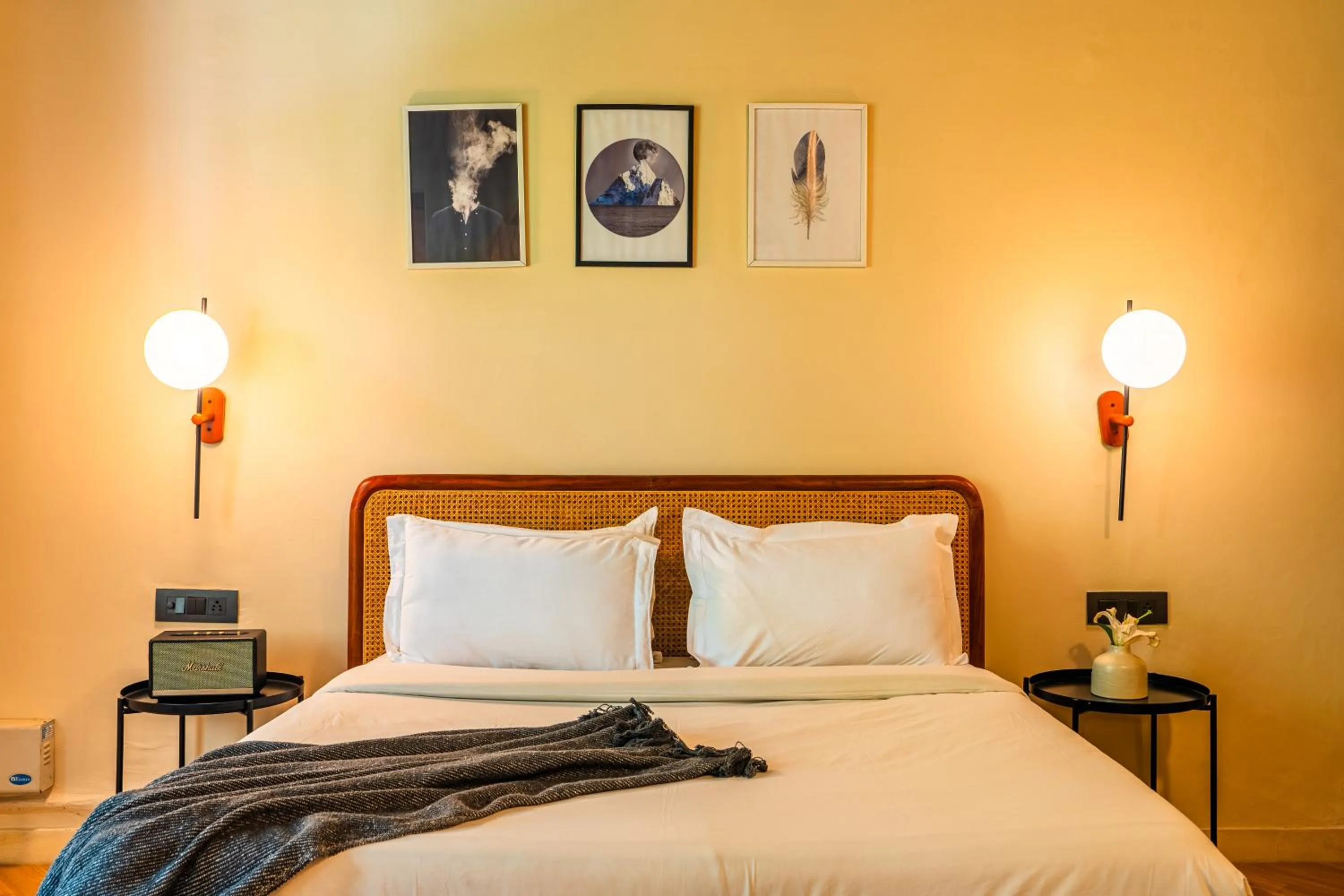 Photo of the whole room, Bed in Minimalist One Hauz Khas Village