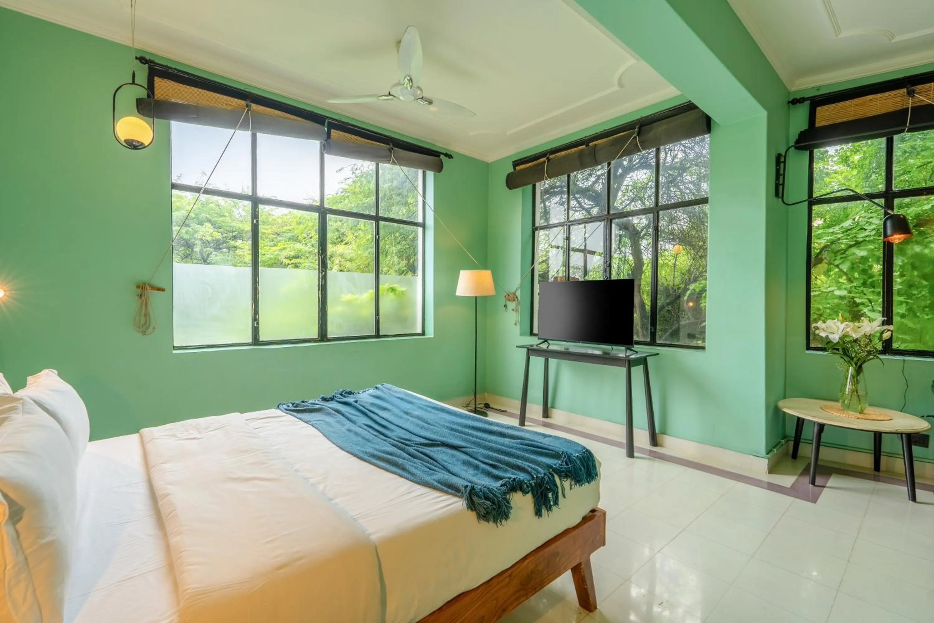 Photo of the whole room, Bed in Minimalist One Hauz Khas Village