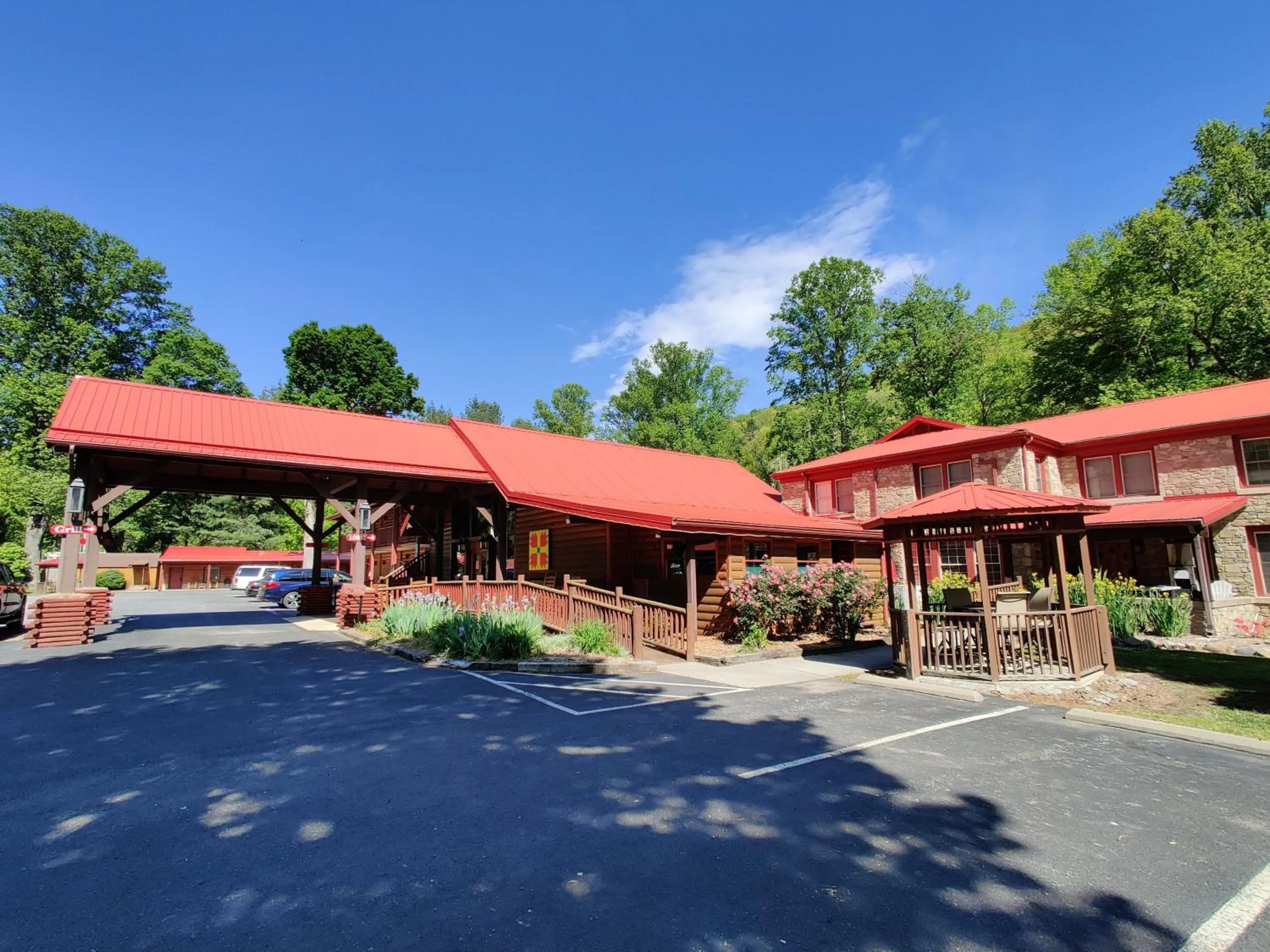 Property building in Smoky Falls Lodge