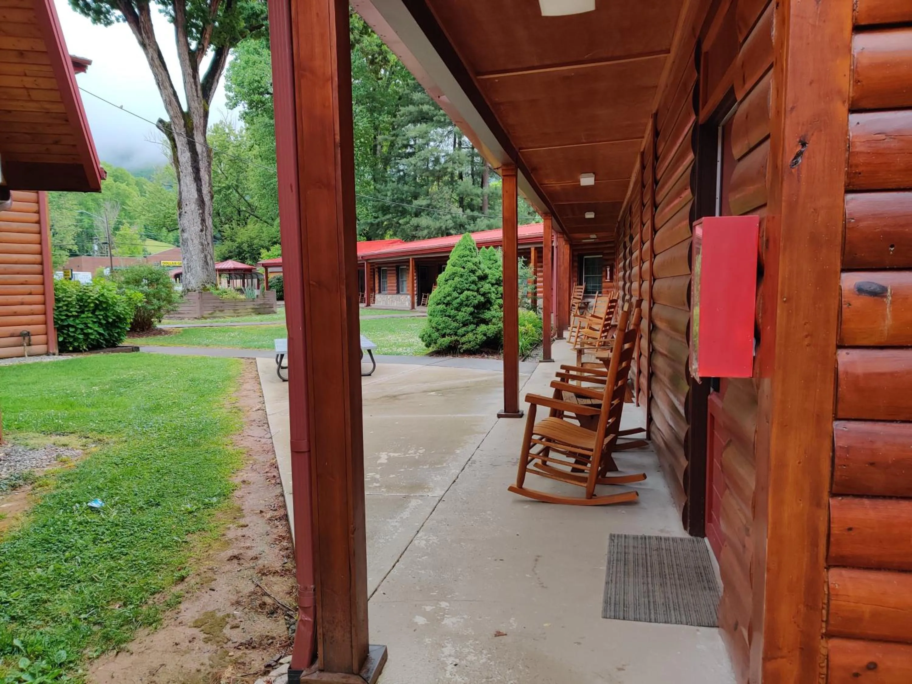 Facade/entrance in Smoky Falls Lodge