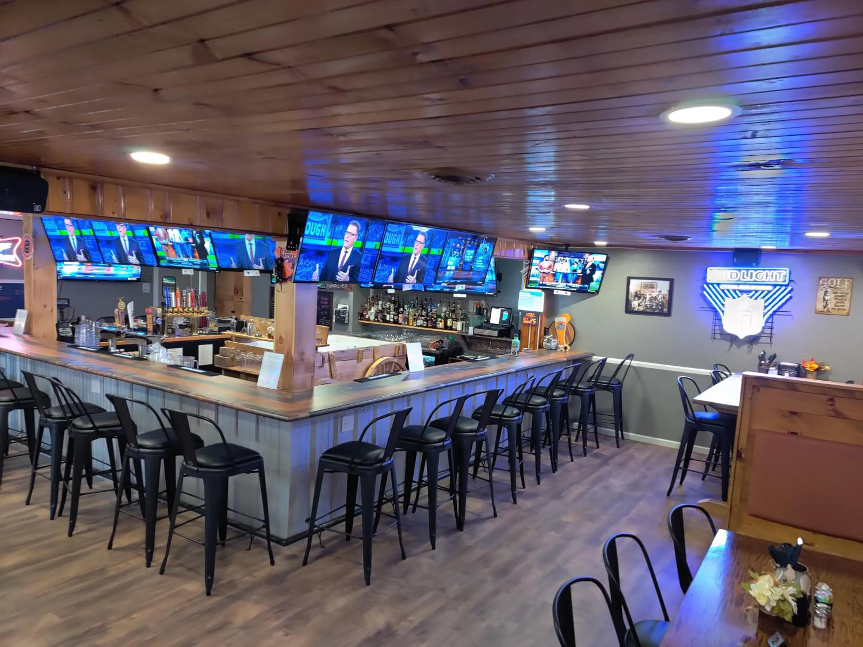 Restaurant/places to eat in Smoky Falls Lodge