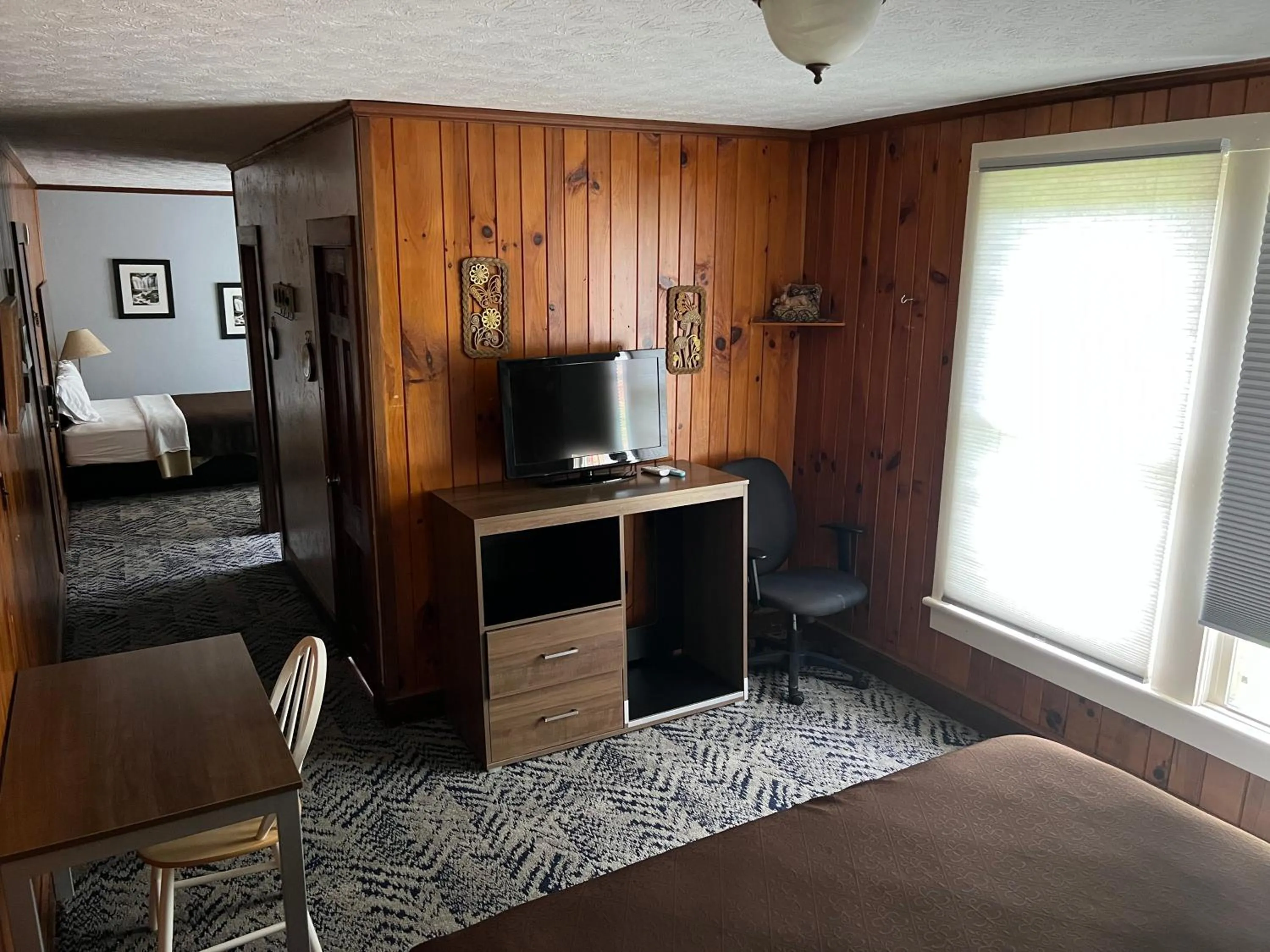 Bed in Smoky Falls Lodge