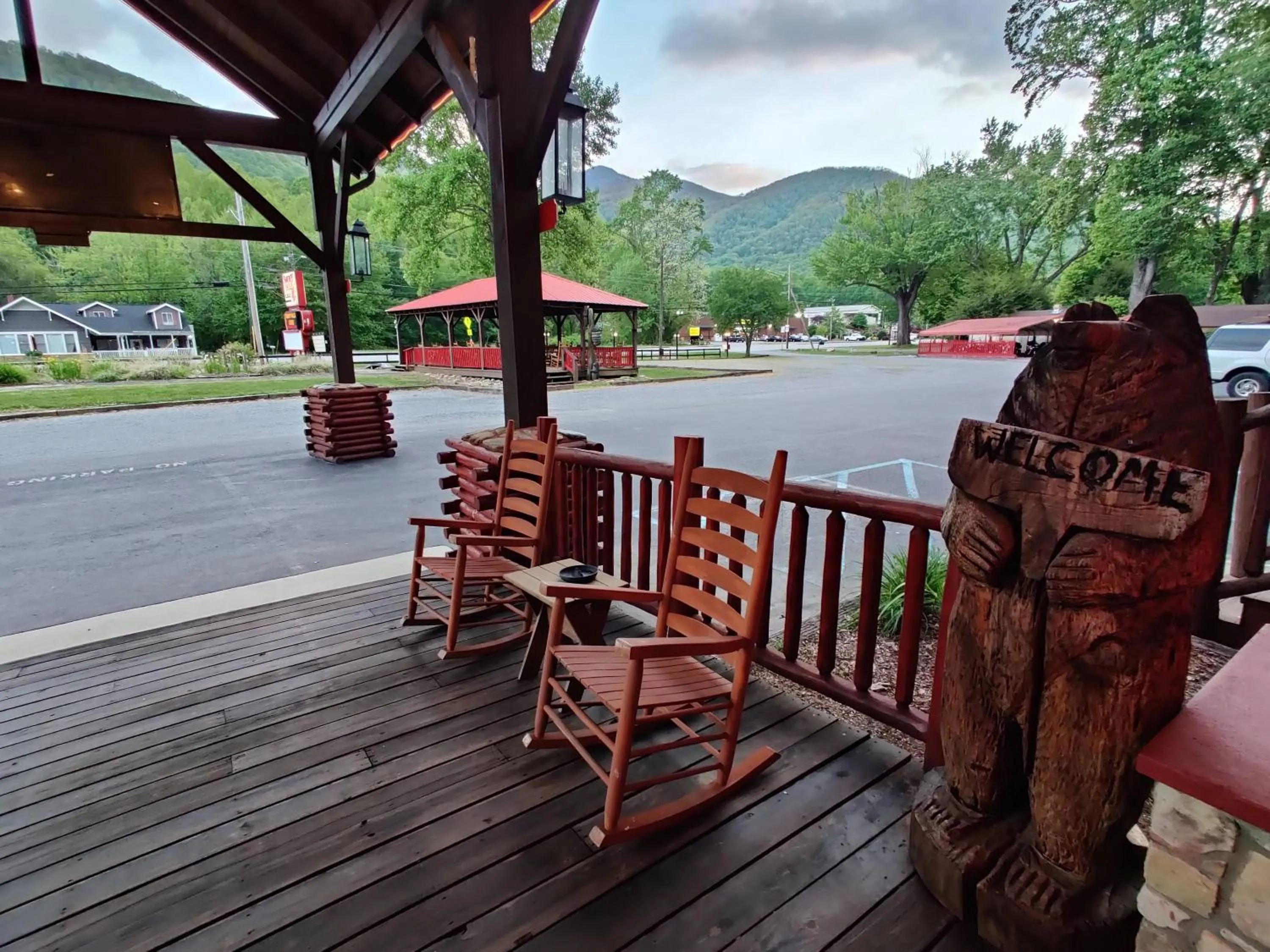 Smoky Falls Lodge