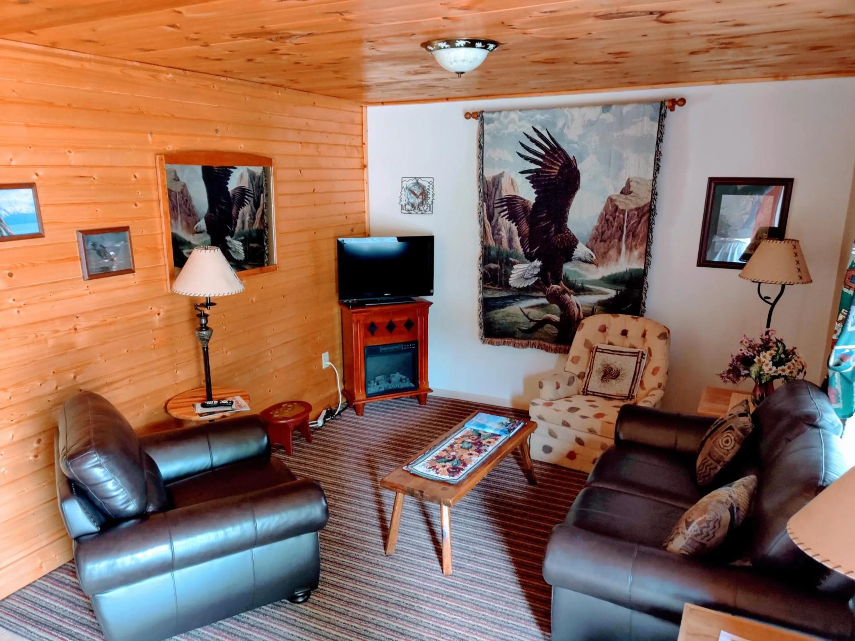 Smoky Falls Lodge