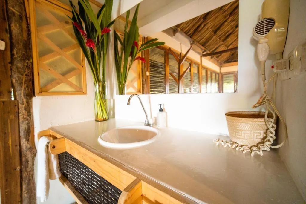 Bathroom in Hotel Playa Scondida Barú