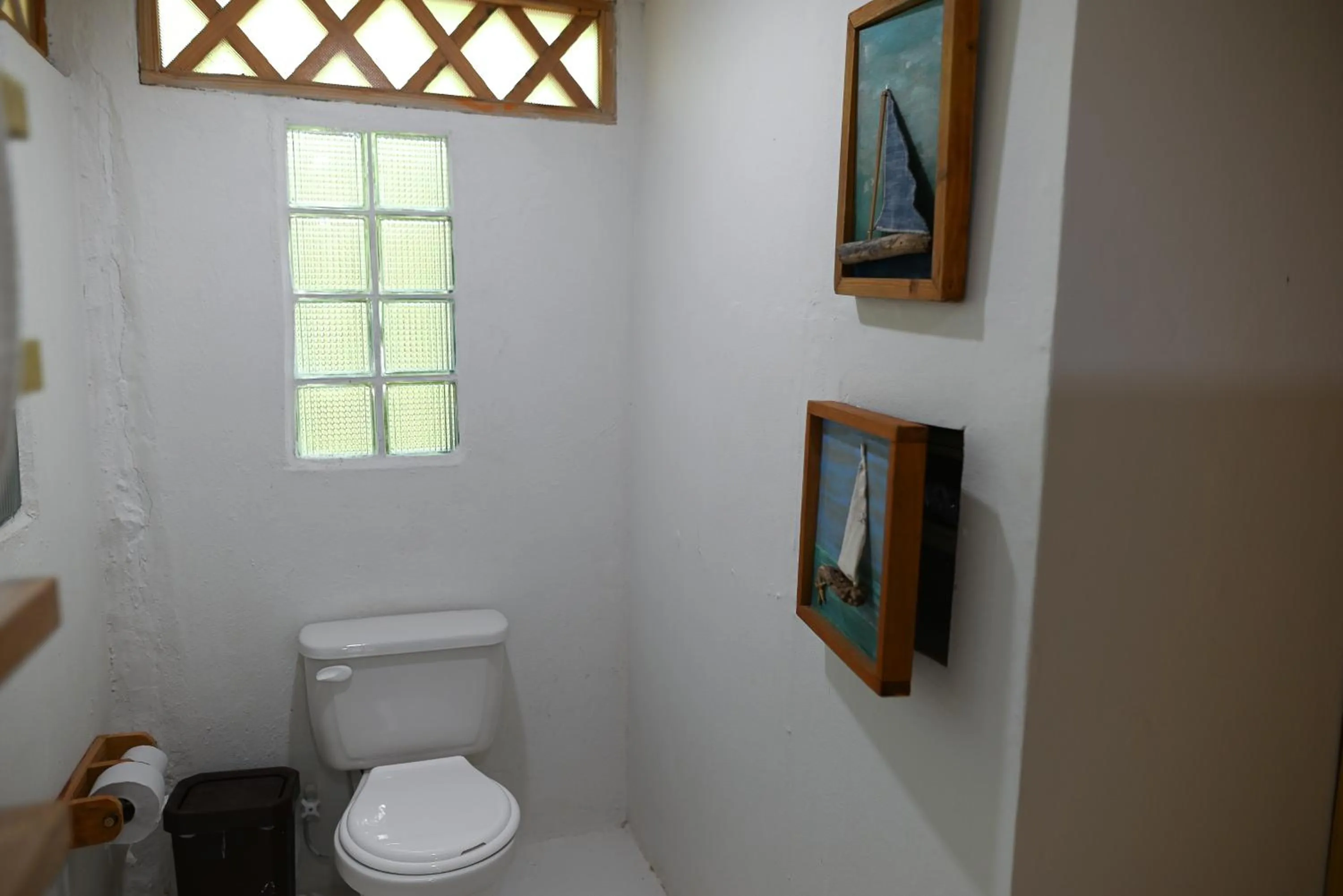 Toilet in Hotel Playa Scondida Barú