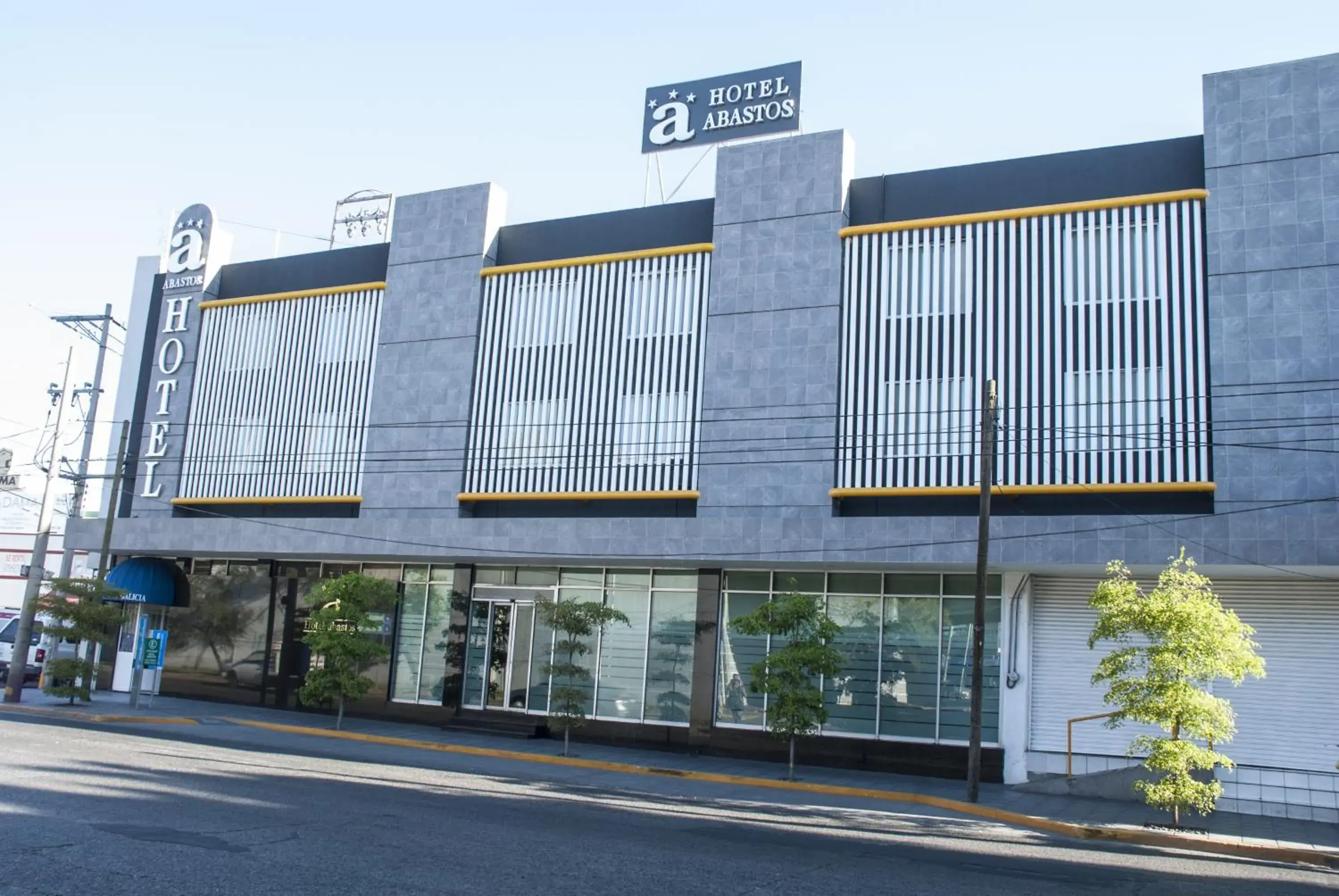 Facade/entrance in Hotel Expo Abastos Facade/entrance in Hotel Expo Abastos