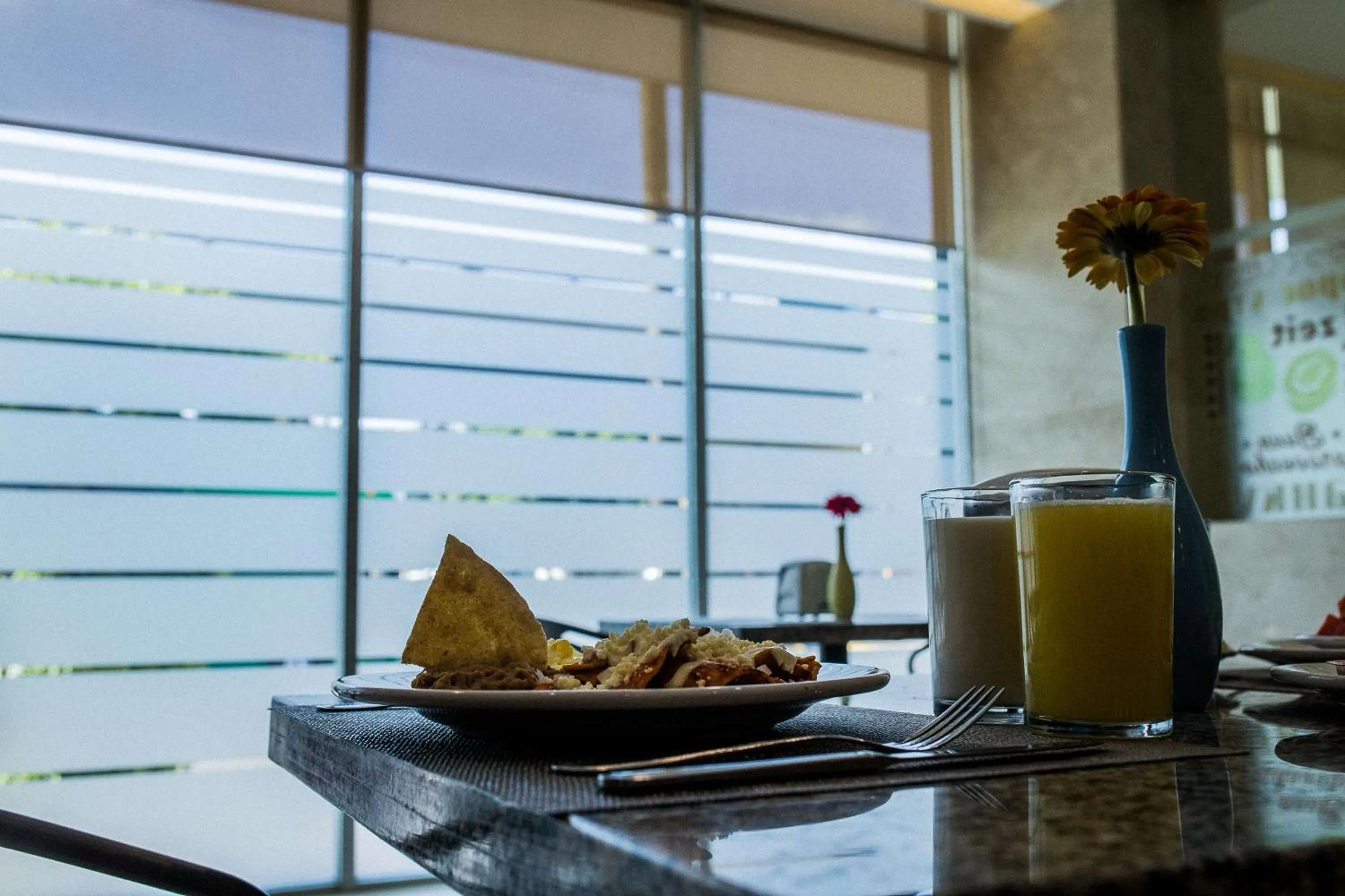 Continental breakfast in Hotel Expo Abastos