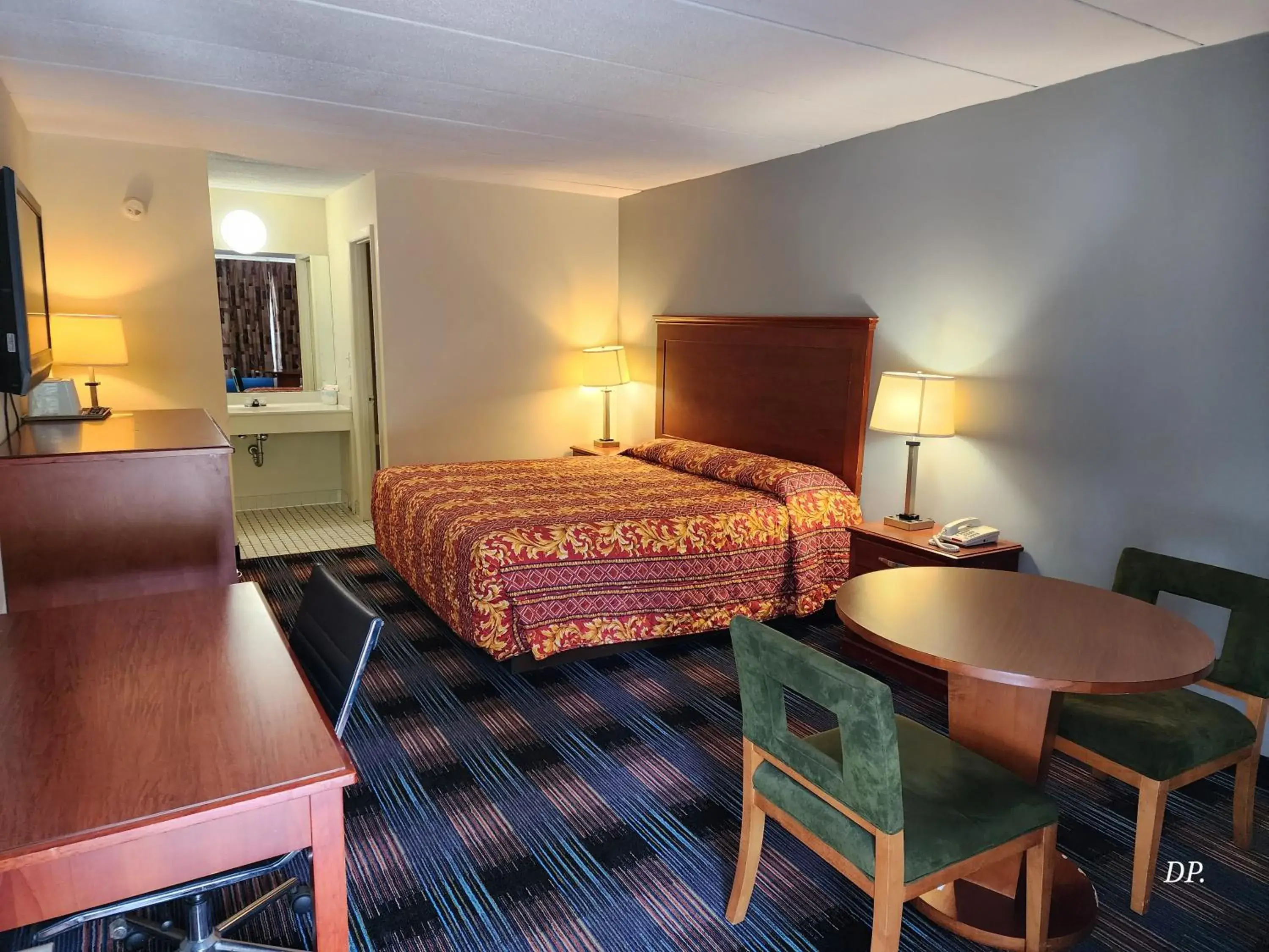 Standard King Room in Royal Inn Motel-Charlottesville Standard King Room in Royal Inn Motel-Charlottesville