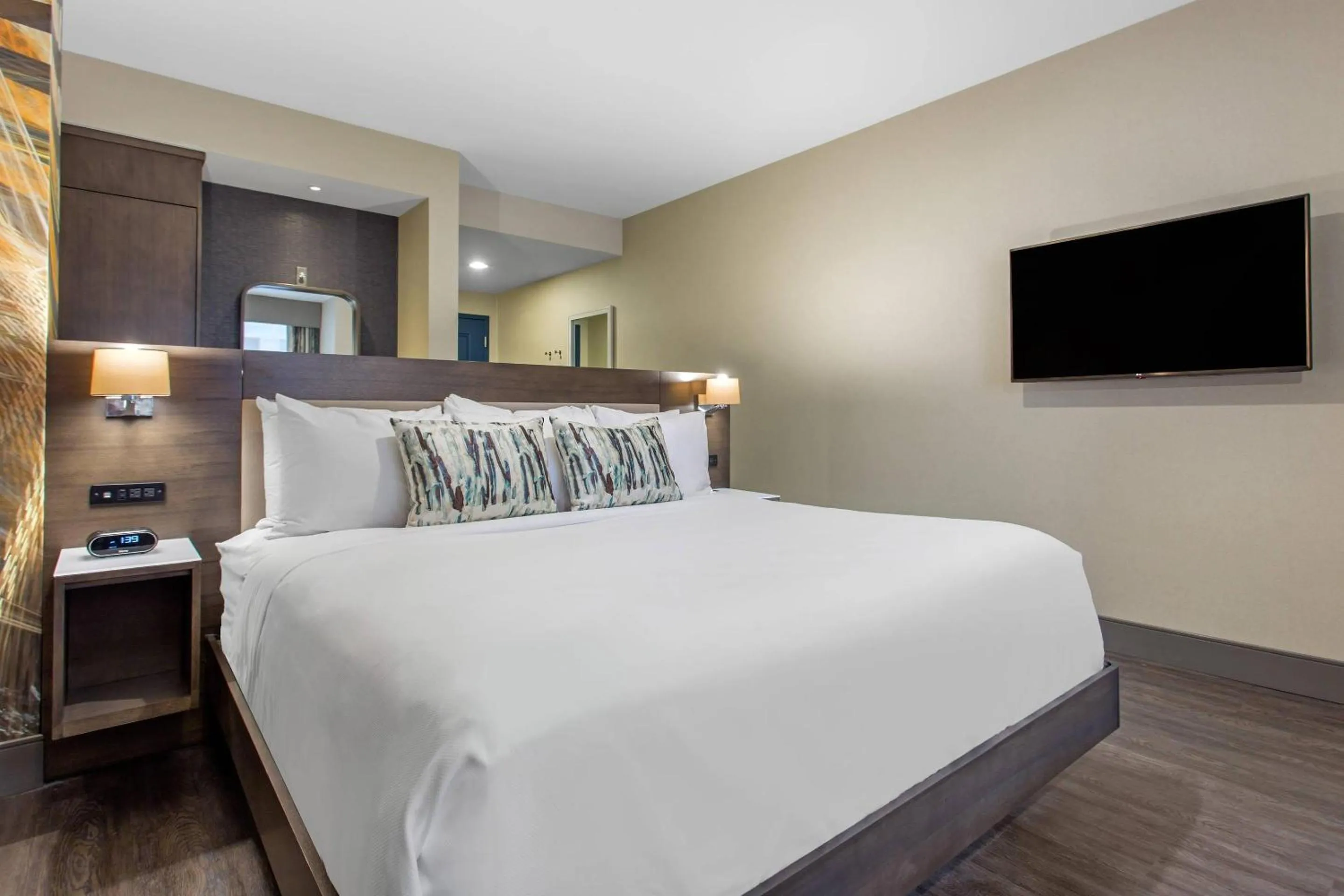 Bedroom, Bed in Cambria Hotel Philadelphia Downtown - City Center