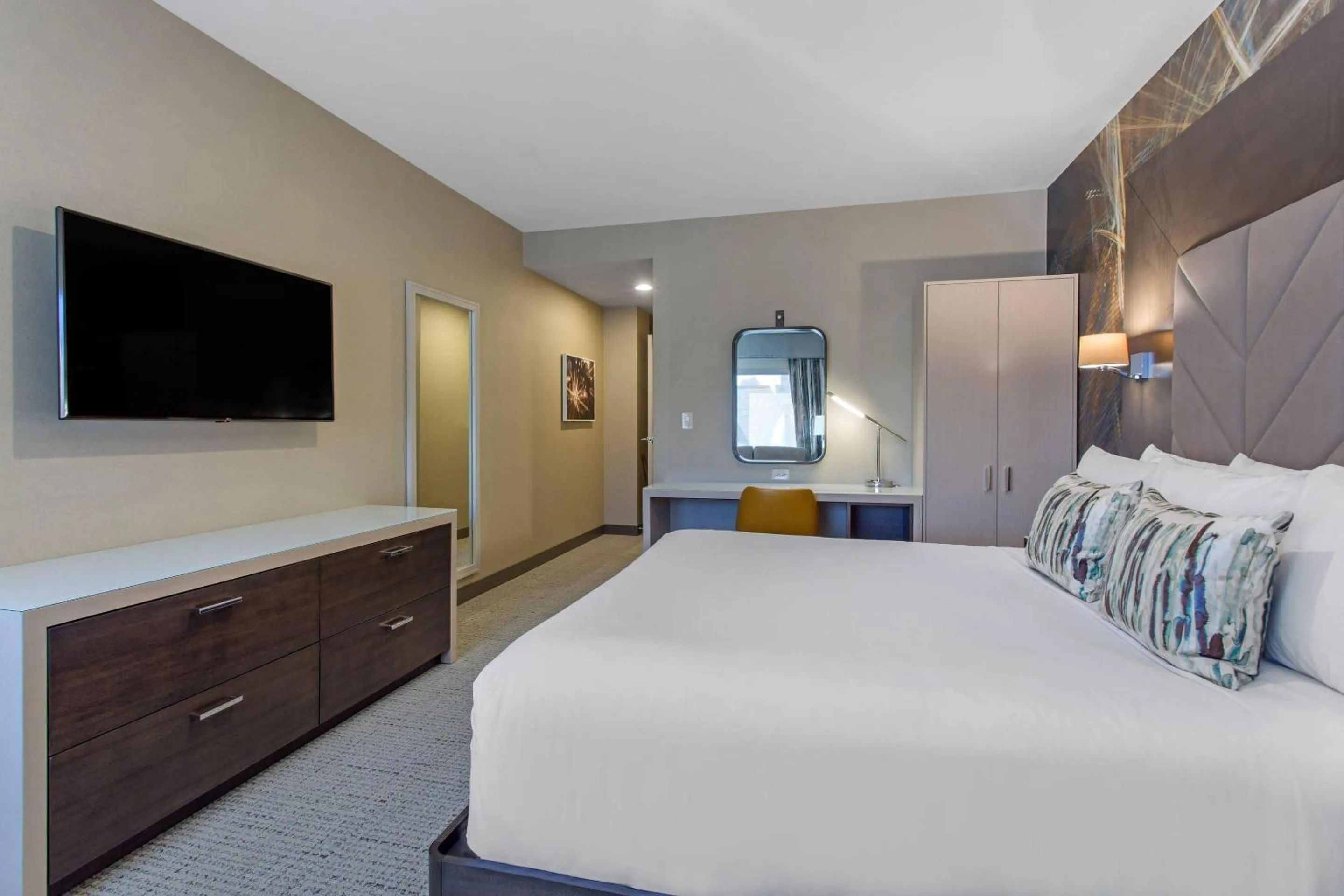 Bedroom, Bed in Cambria Hotel Philadelphia Downtown - City Center