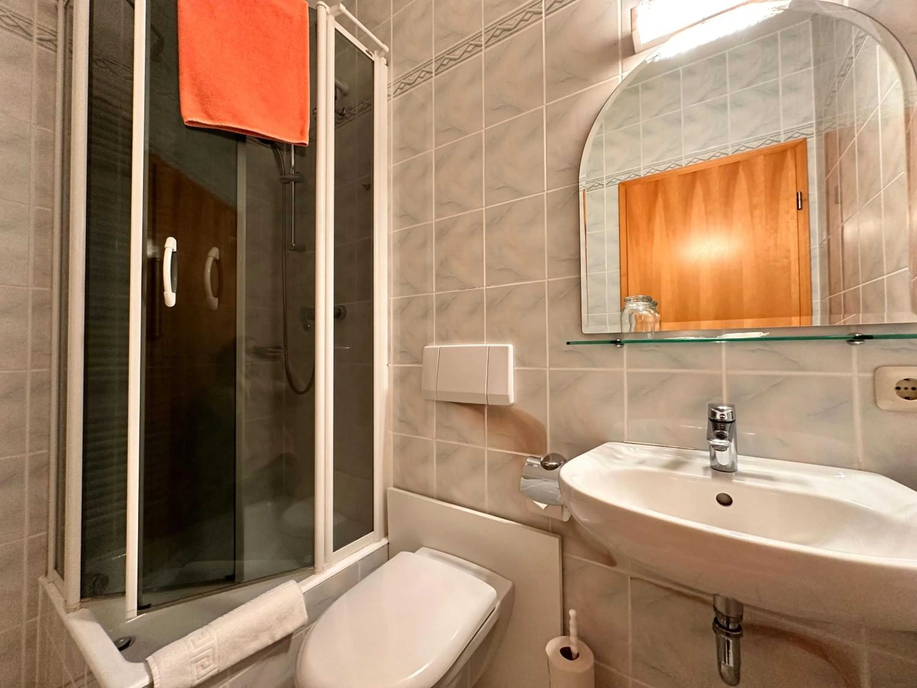 Shower in Pension zum Löwen, Parkplatz, Wlan, Zentral