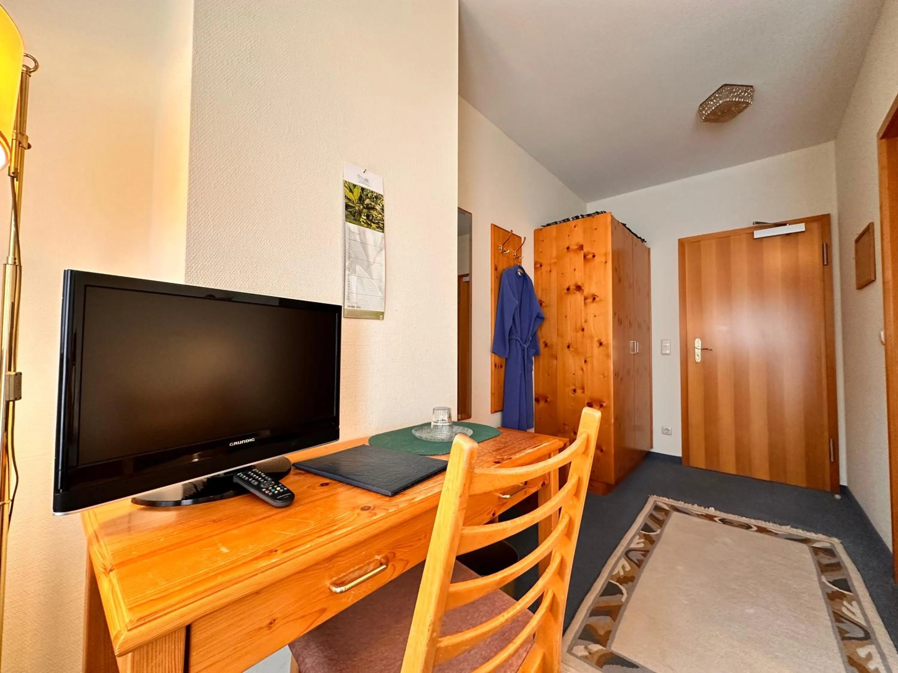 Photo of the whole room in Pension zum Löwen, Parkplatz, Wlan, Zentral