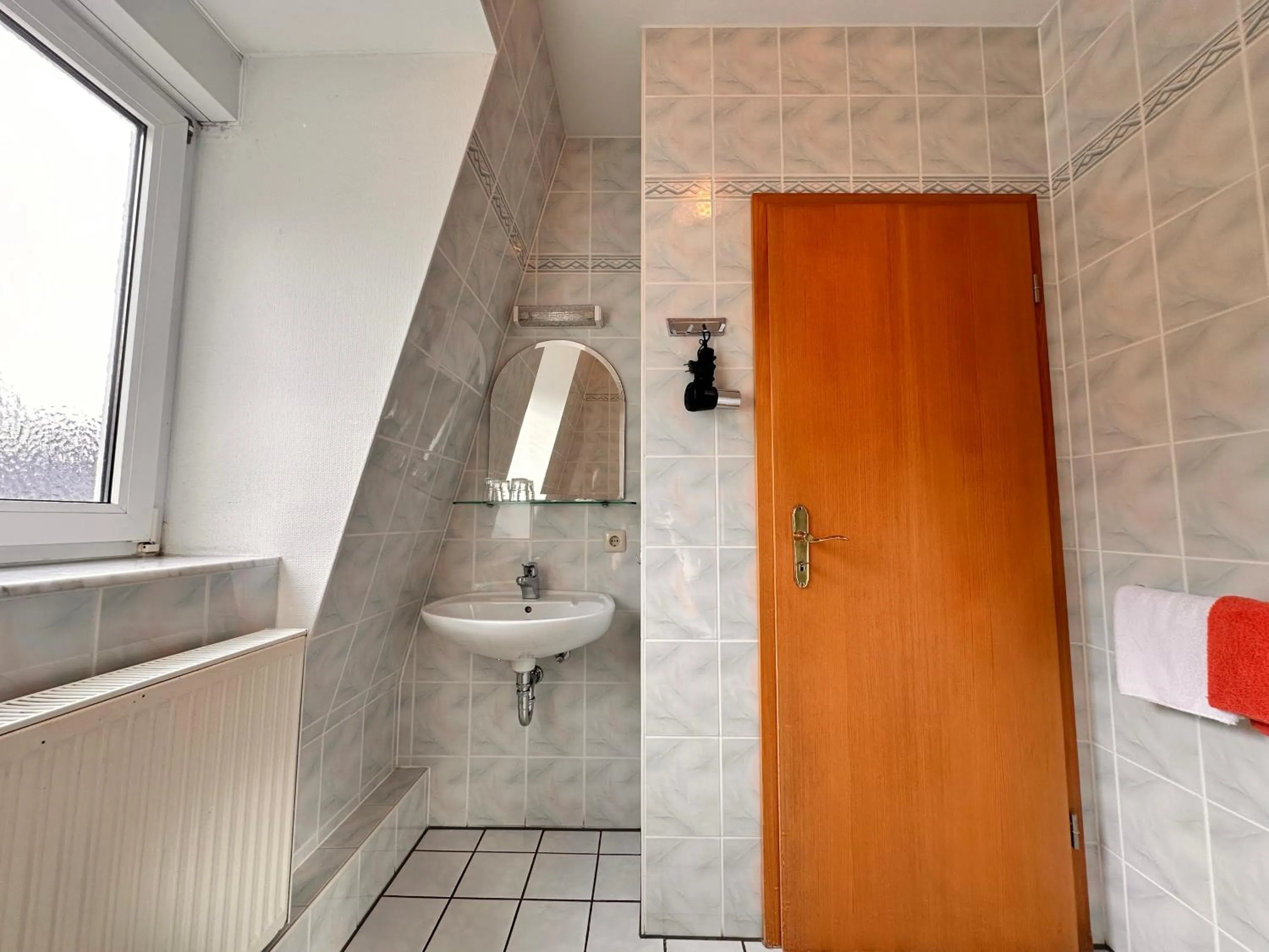 Bathroom in Pension zum Löwen, Parkplatz, Wlan, Zentral