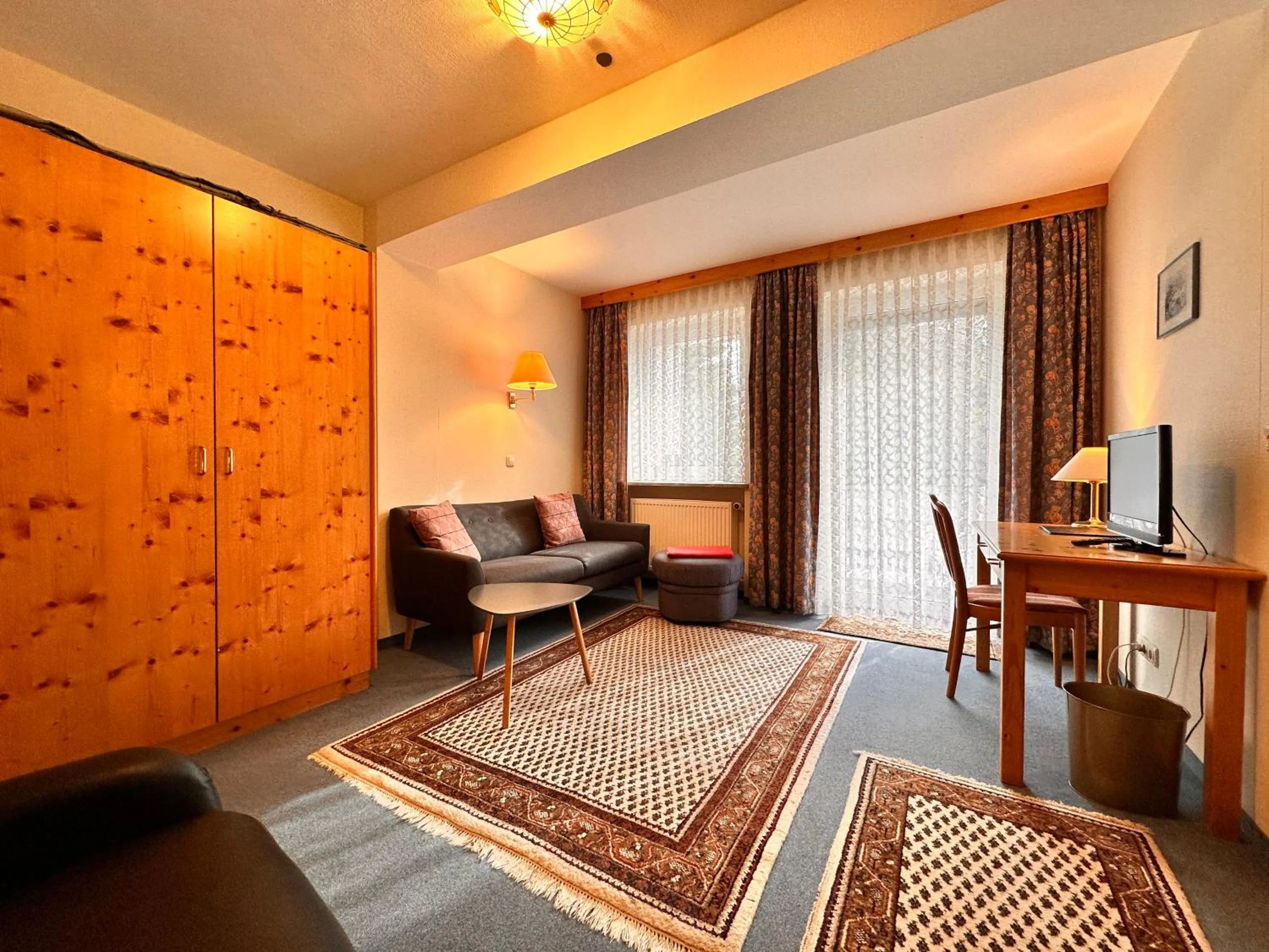 TV and multimedia, Bed in Pension zum Löwen, Parkplatz, Wlan, Zentral