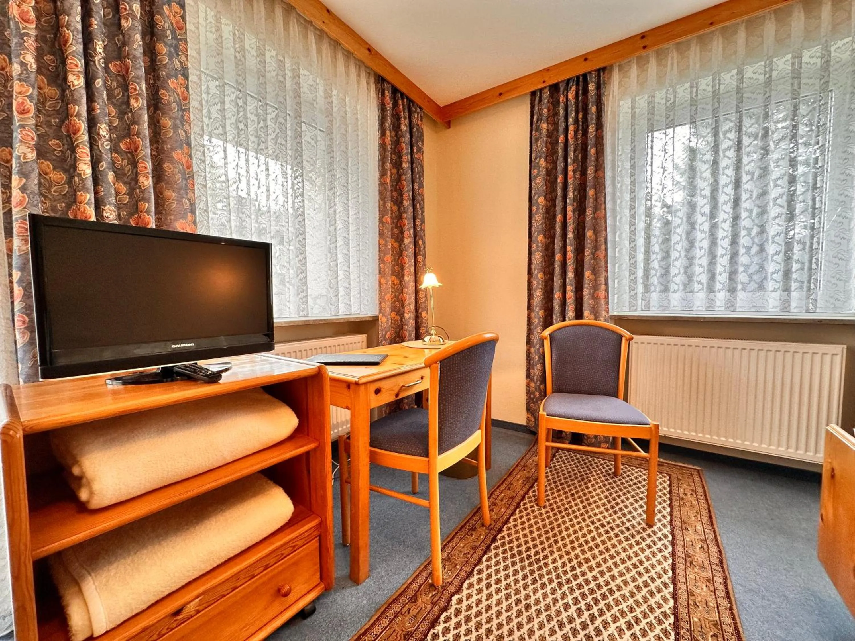 TV and multimedia in Pension zum Löwen, Parkplatz, Wlan, Zentral
