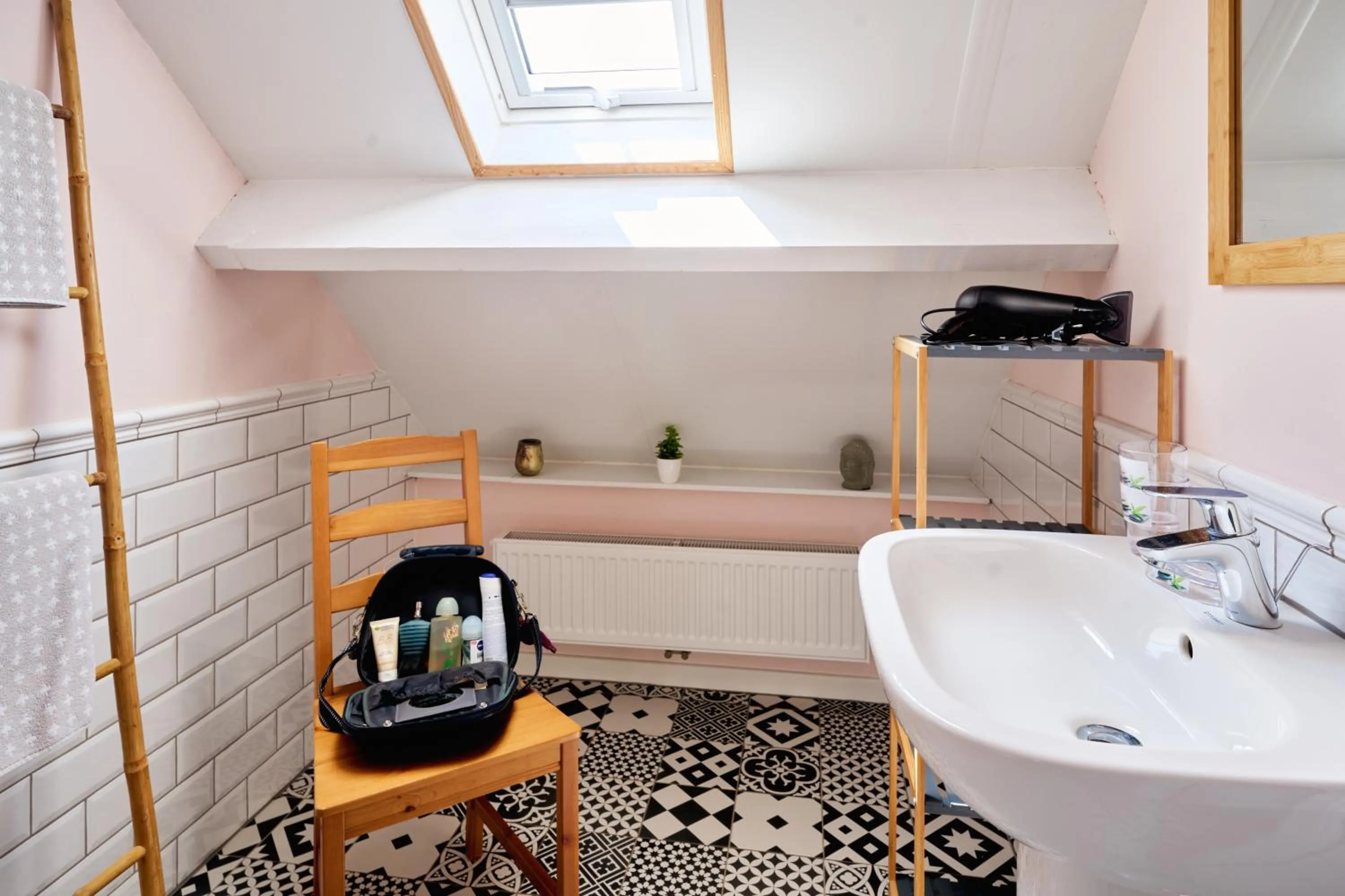 Shower in B&B Destiny