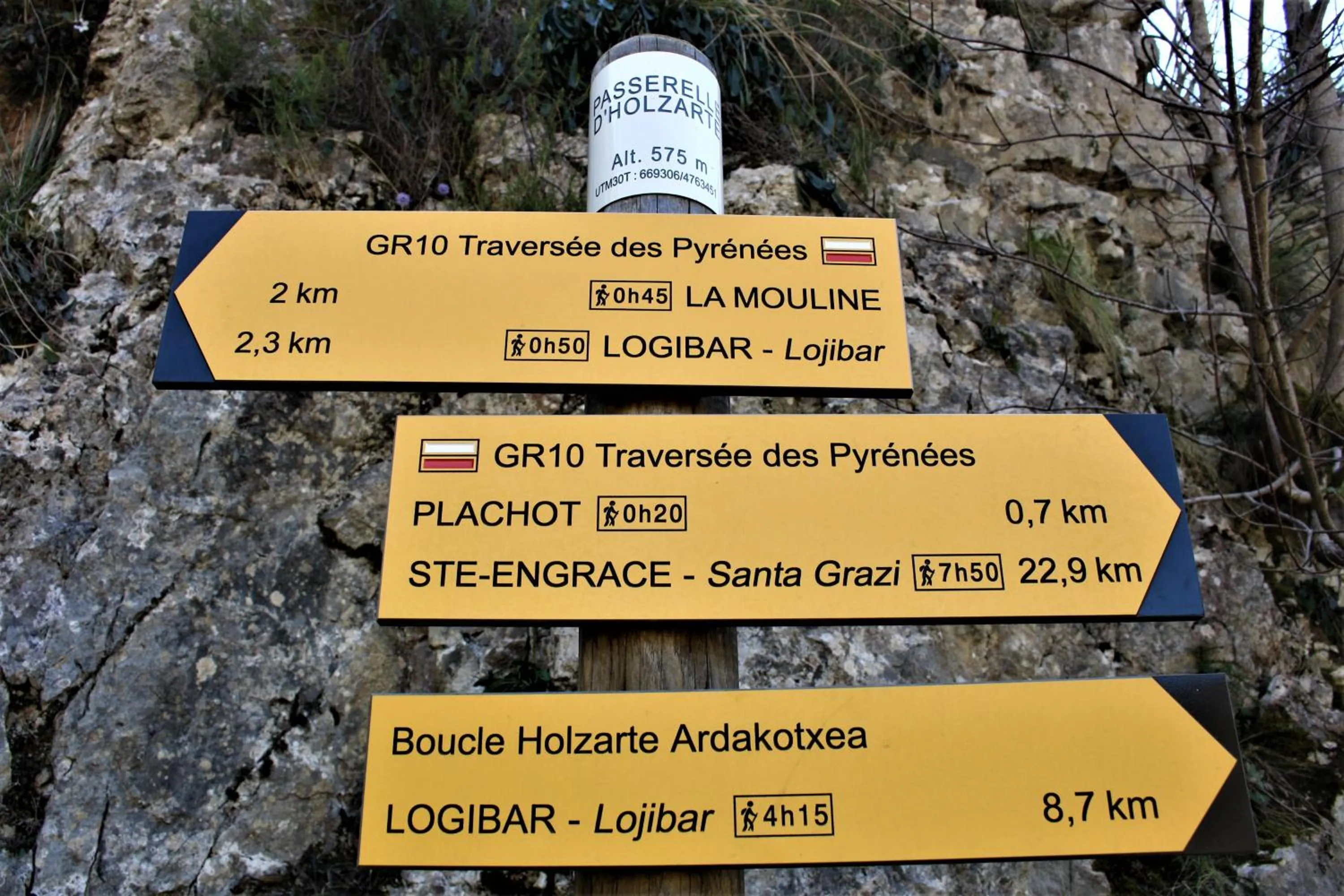 Hiking in Domaine Agerria