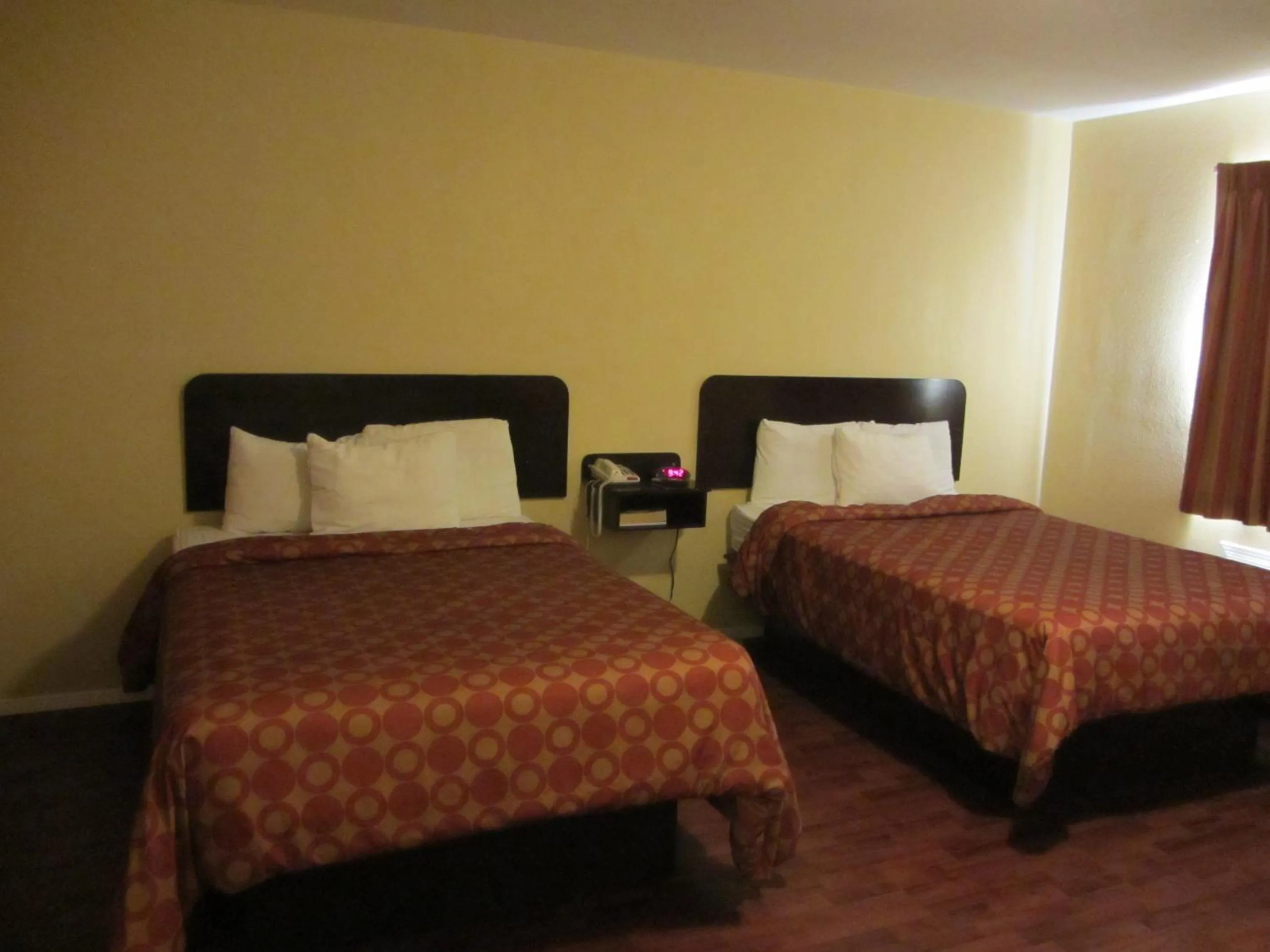 Bed in El Paso Inn TX - Airport