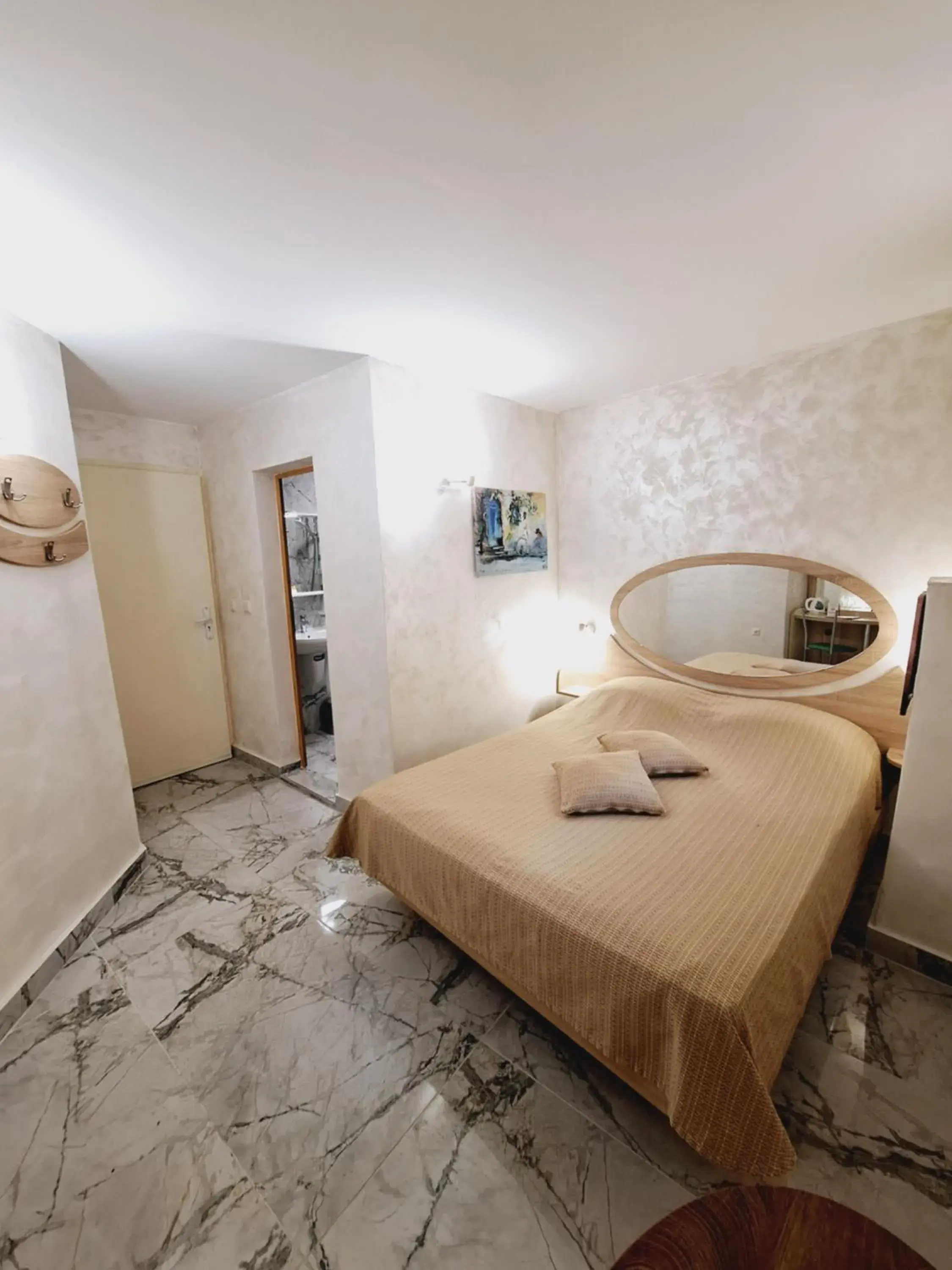 Photo of the whole room, Bed in Hotel Color Photo of the whole room, Bed in Hotel Color