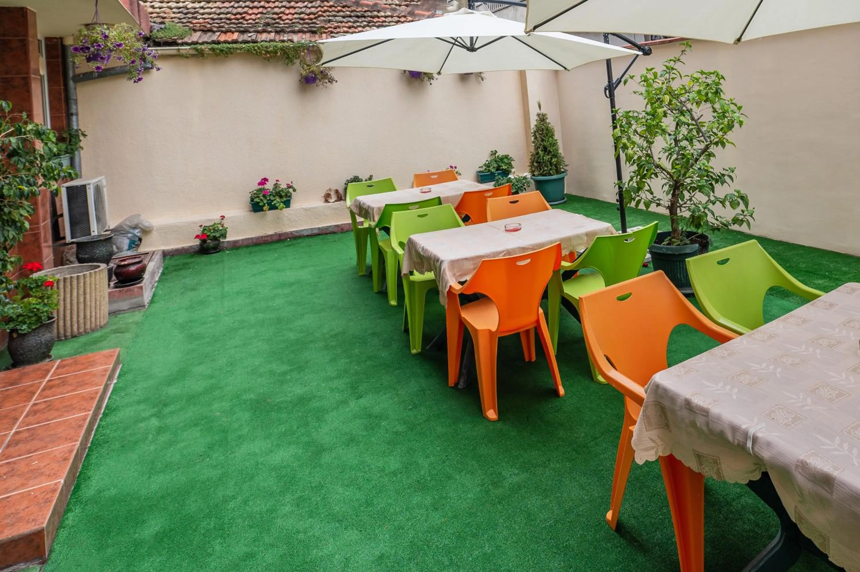 Garden in Hotel Color