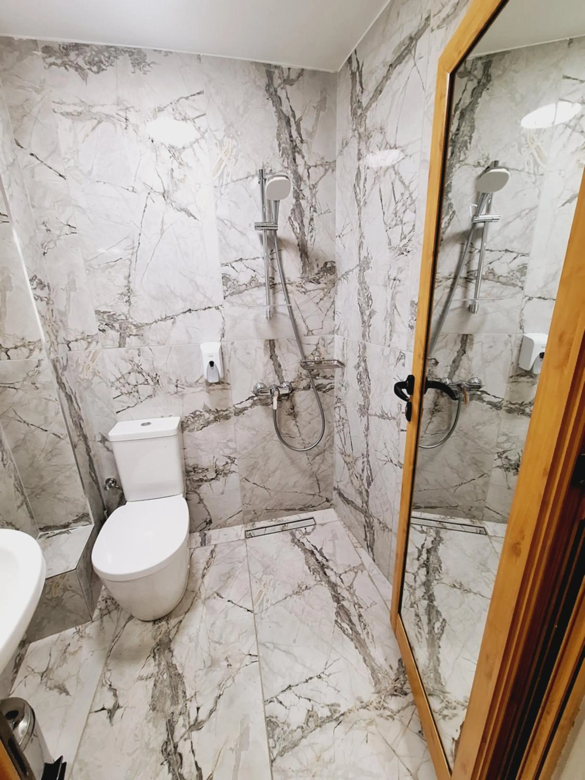 Bathroom in Hotel Color