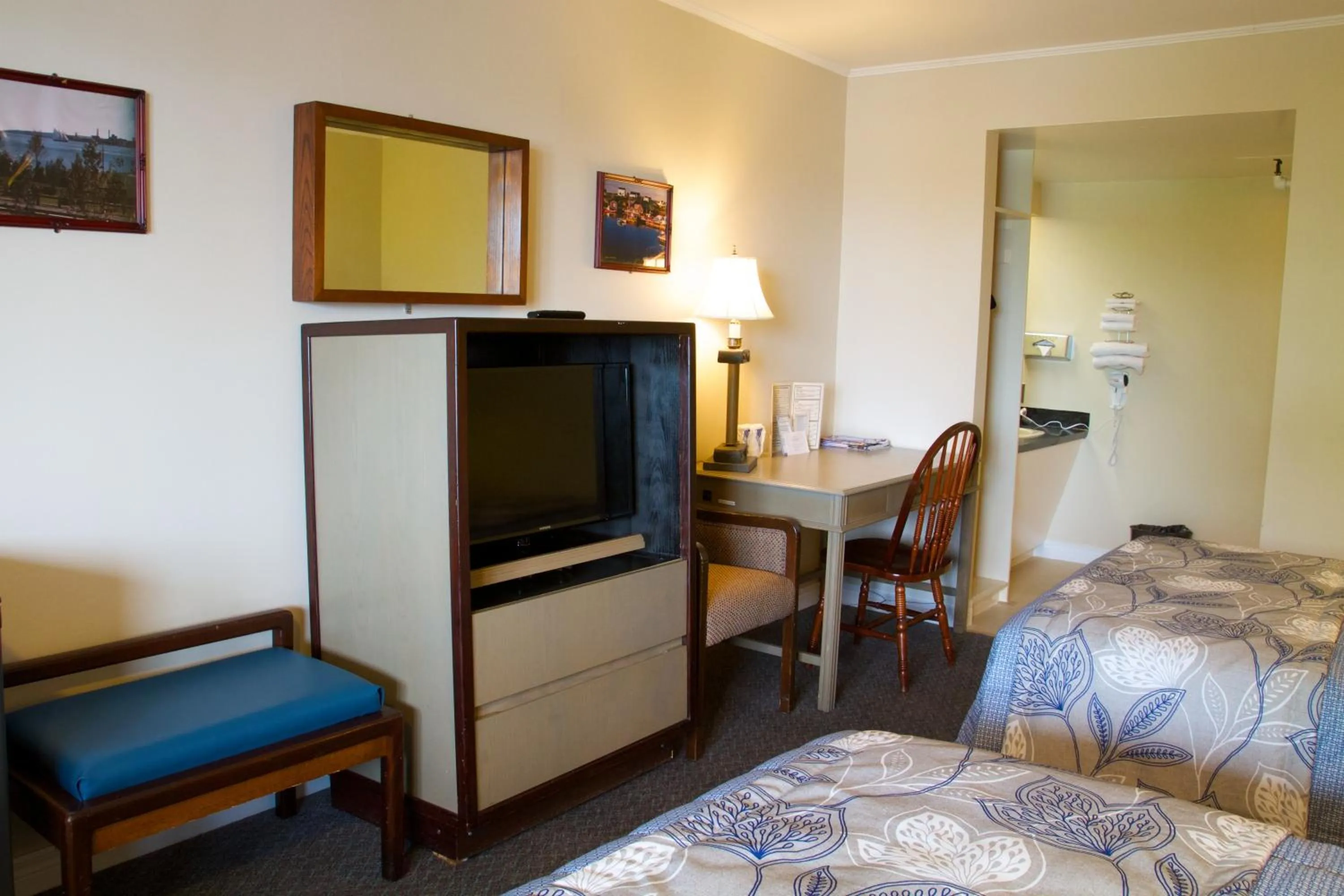 TV and multimedia, Bed in Chebucto Inn