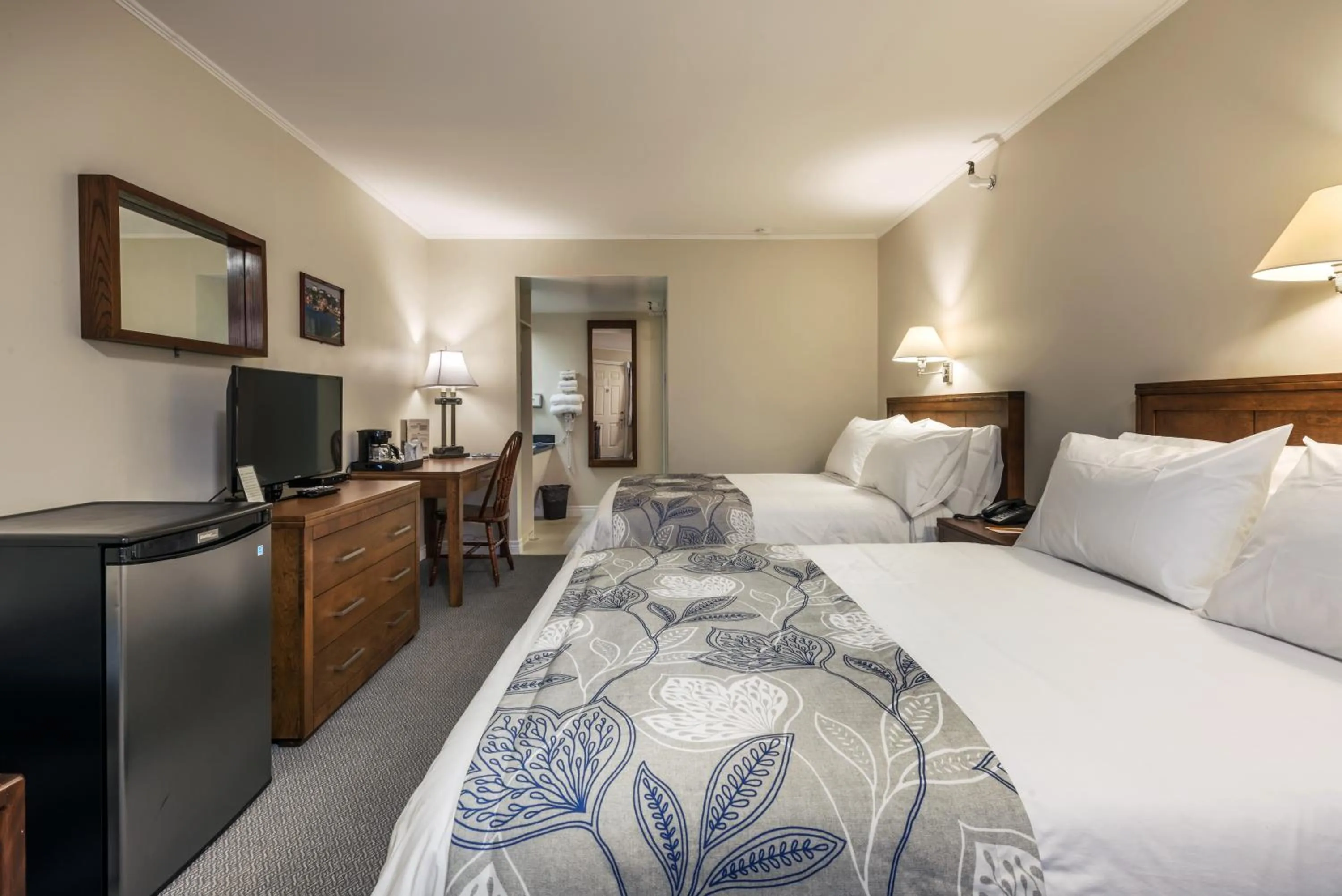 Photo of the whole room, Bed in Chebucto Inn