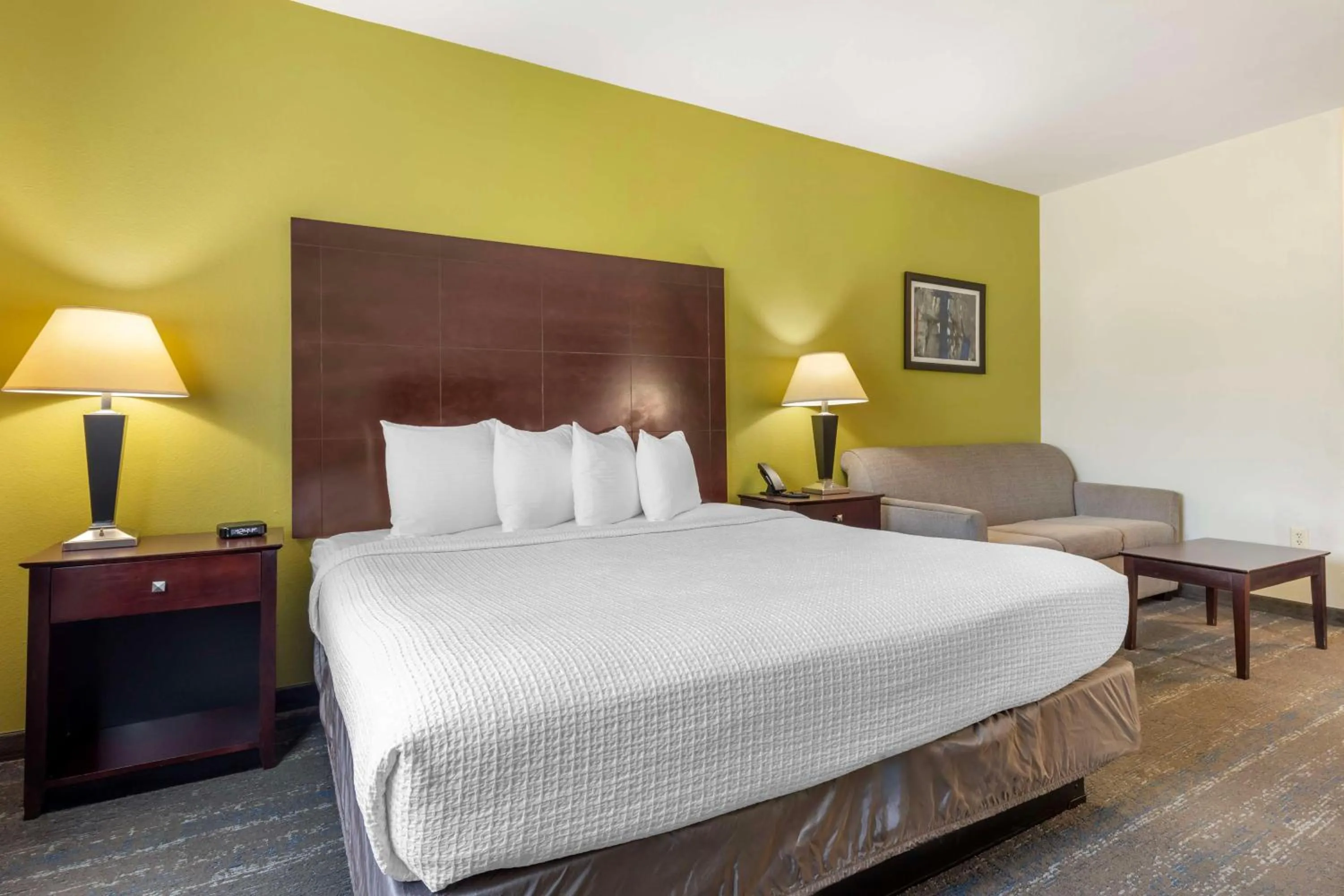 Bedroom, Bed in Best Western Plus Mansfield Inn & Suites