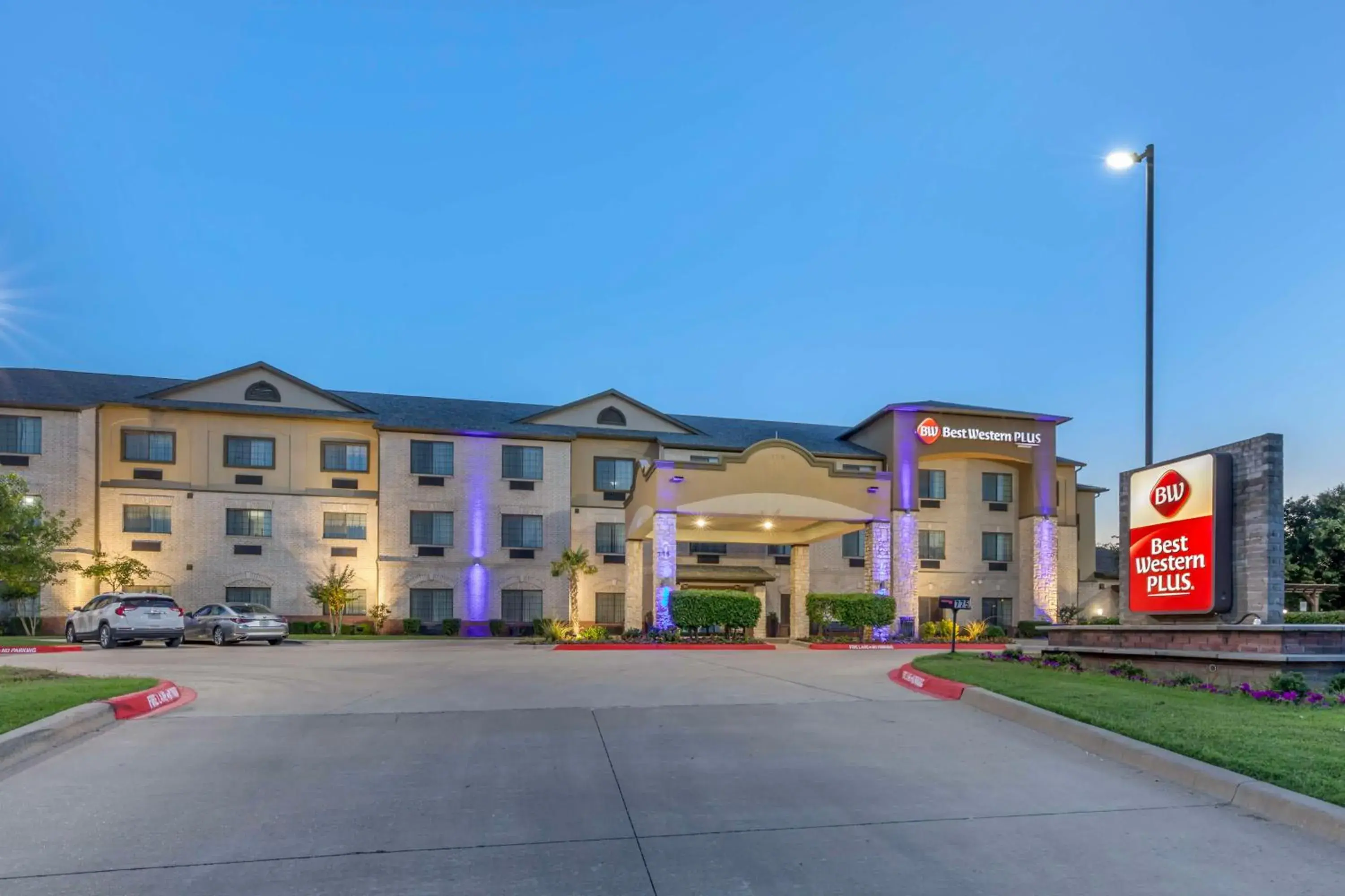 Property building in Best Western Plus Mansfield Inn & Suites Property building in Best Western Plus Mansfield Inn & Suites