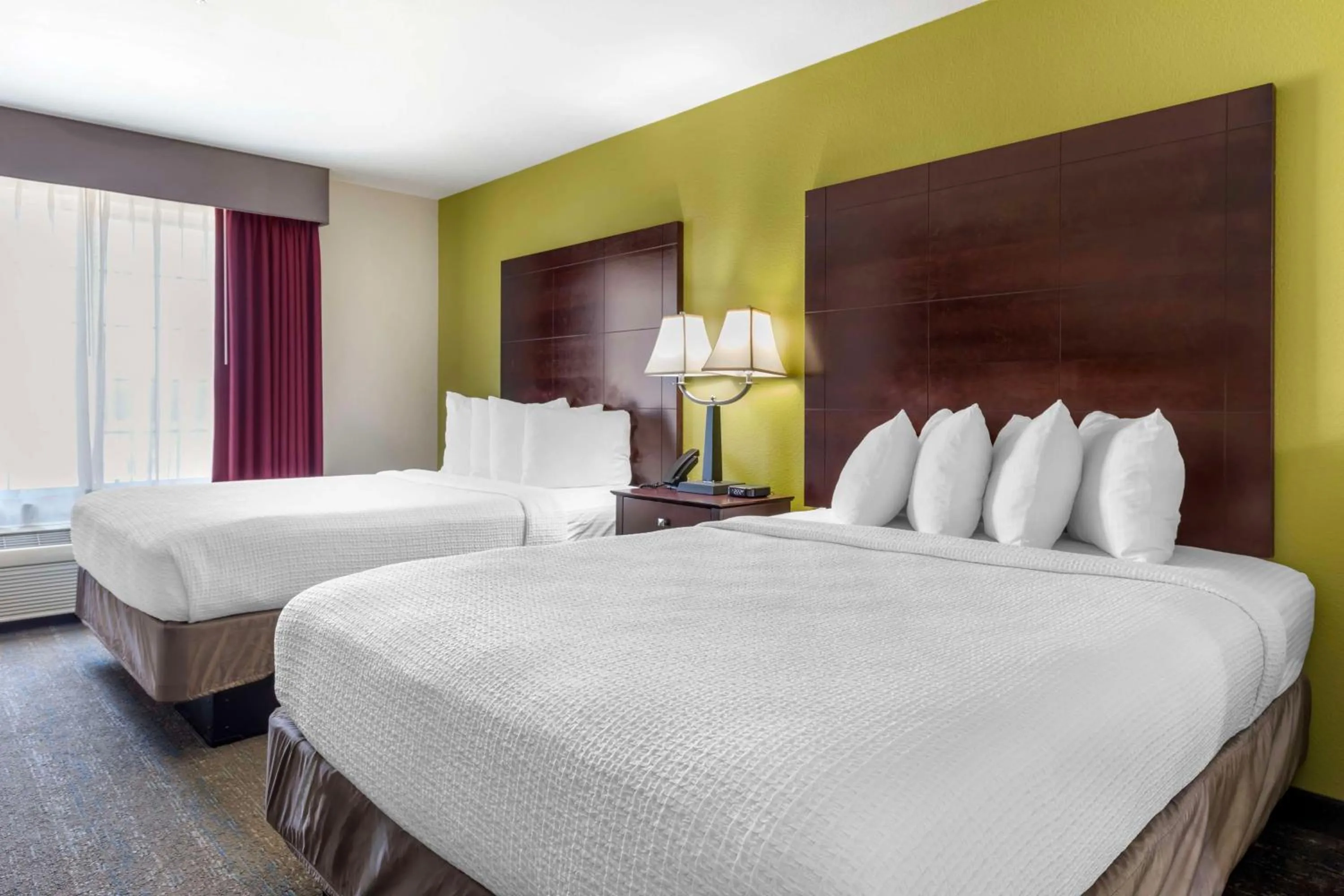 Photo of the whole room, Bed in Best Western Plus Mansfield Inn & Suites