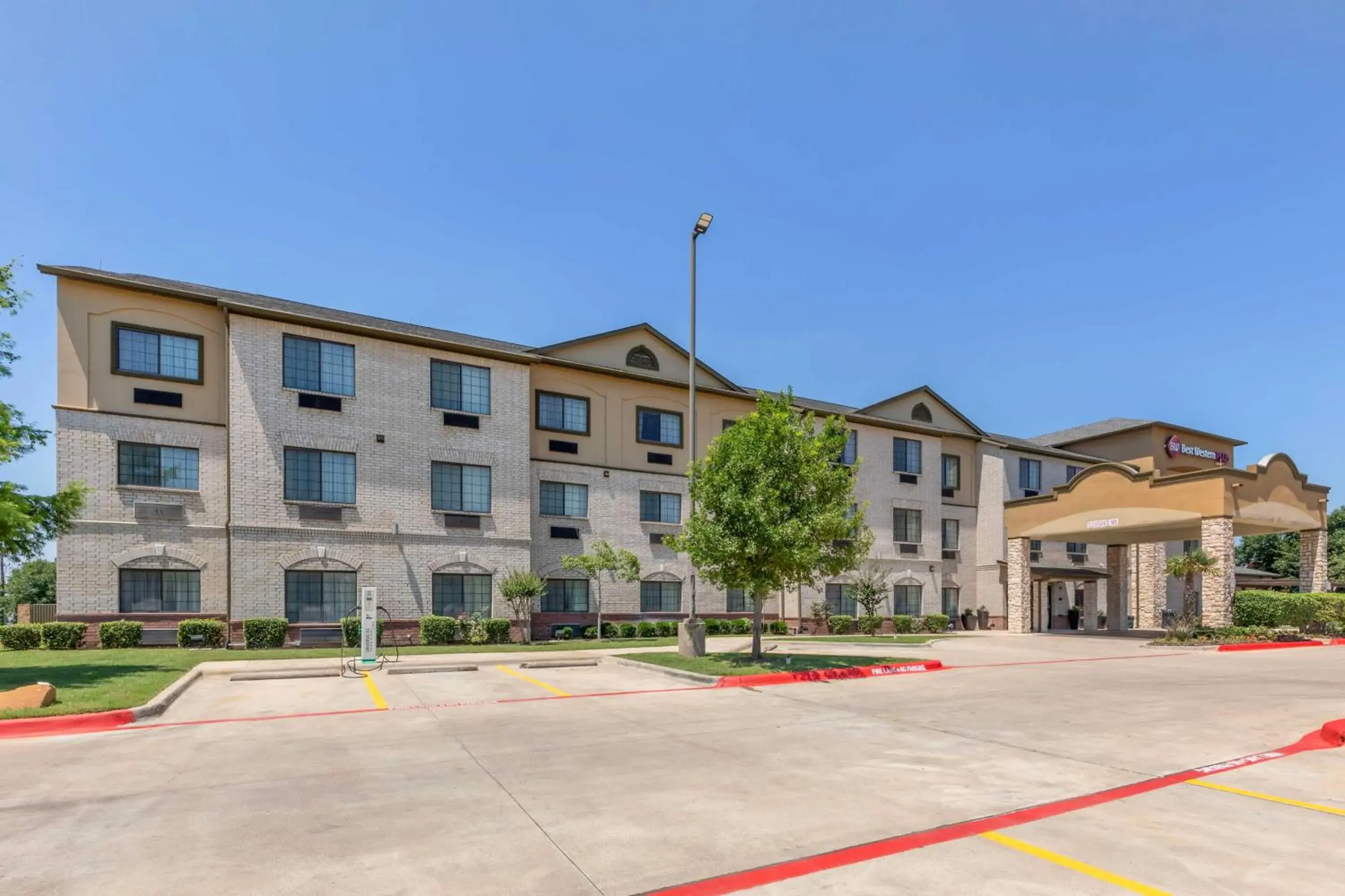 Property building in Best Western Plus Mansfield Inn & Suites Property building in Best Western Plus Mansfield Inn & Suites
