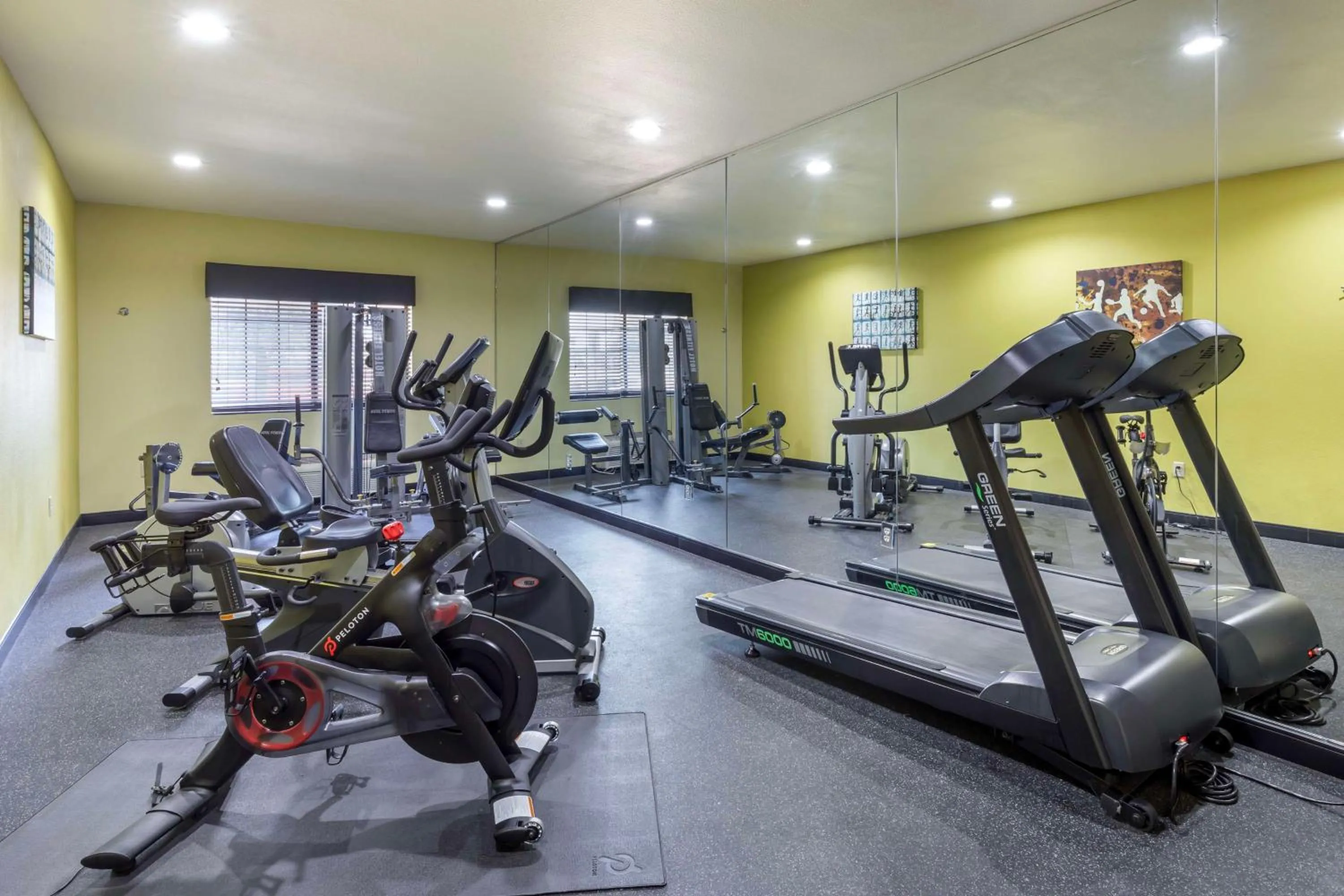 Fitness centre/facilities in Best Western Plus Mansfield Inn & Suites