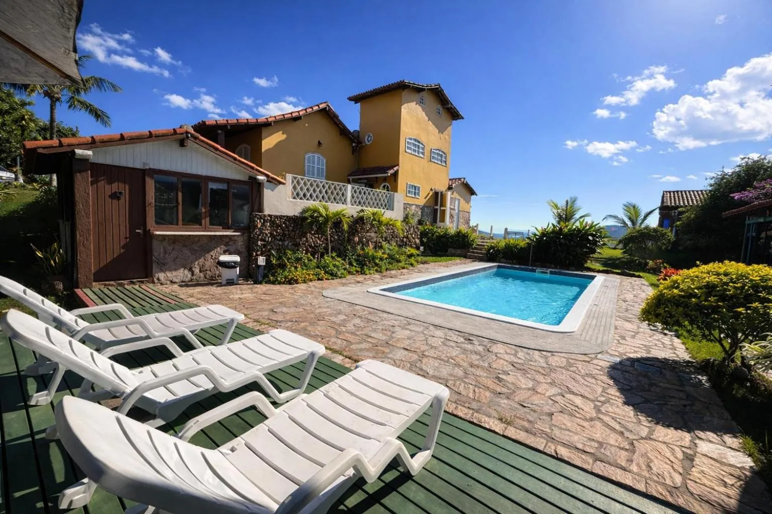 Swimming pool in Pousada Tanto Mar