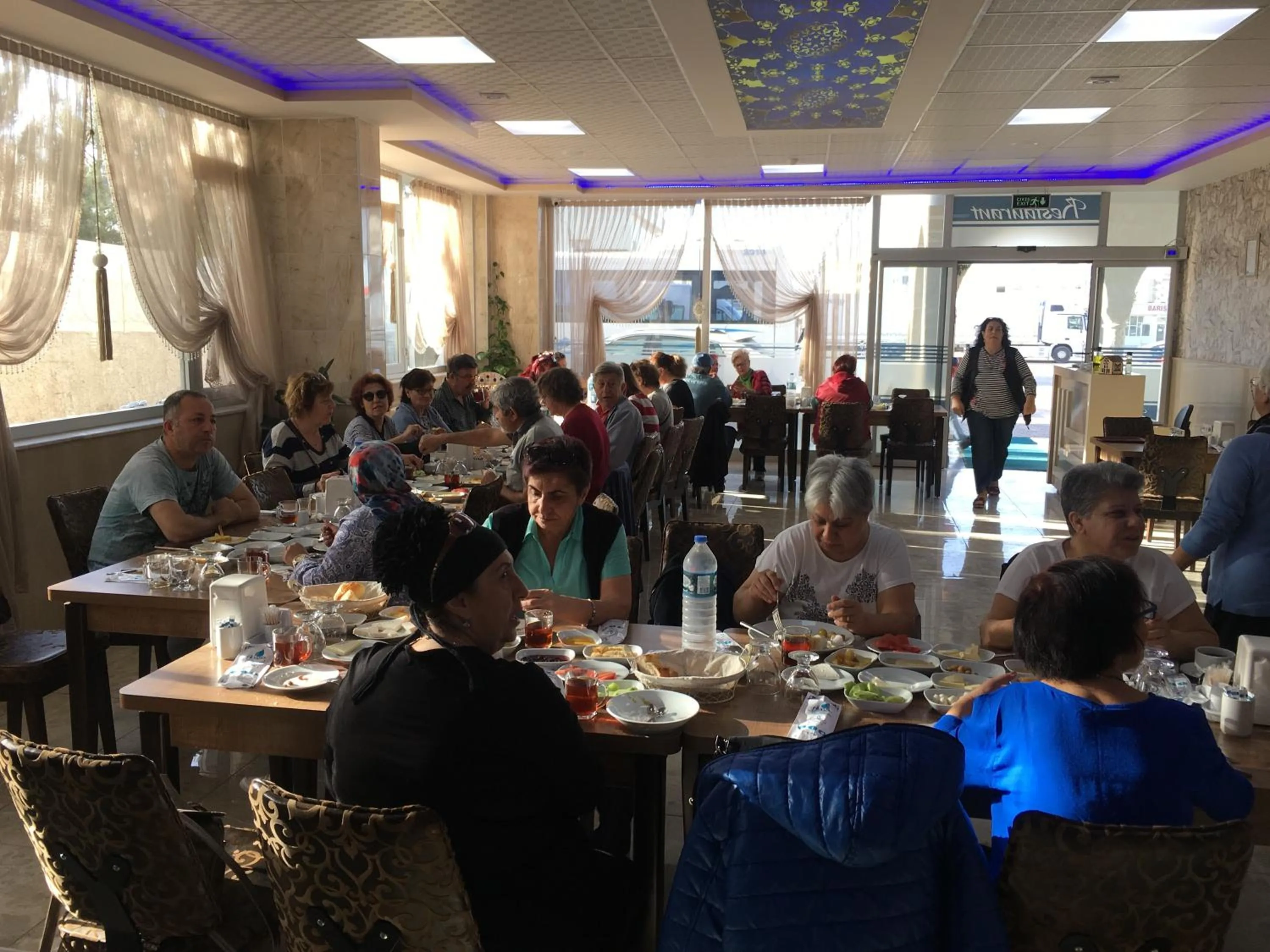 Restaurant/places to eat in Avesis Hotel