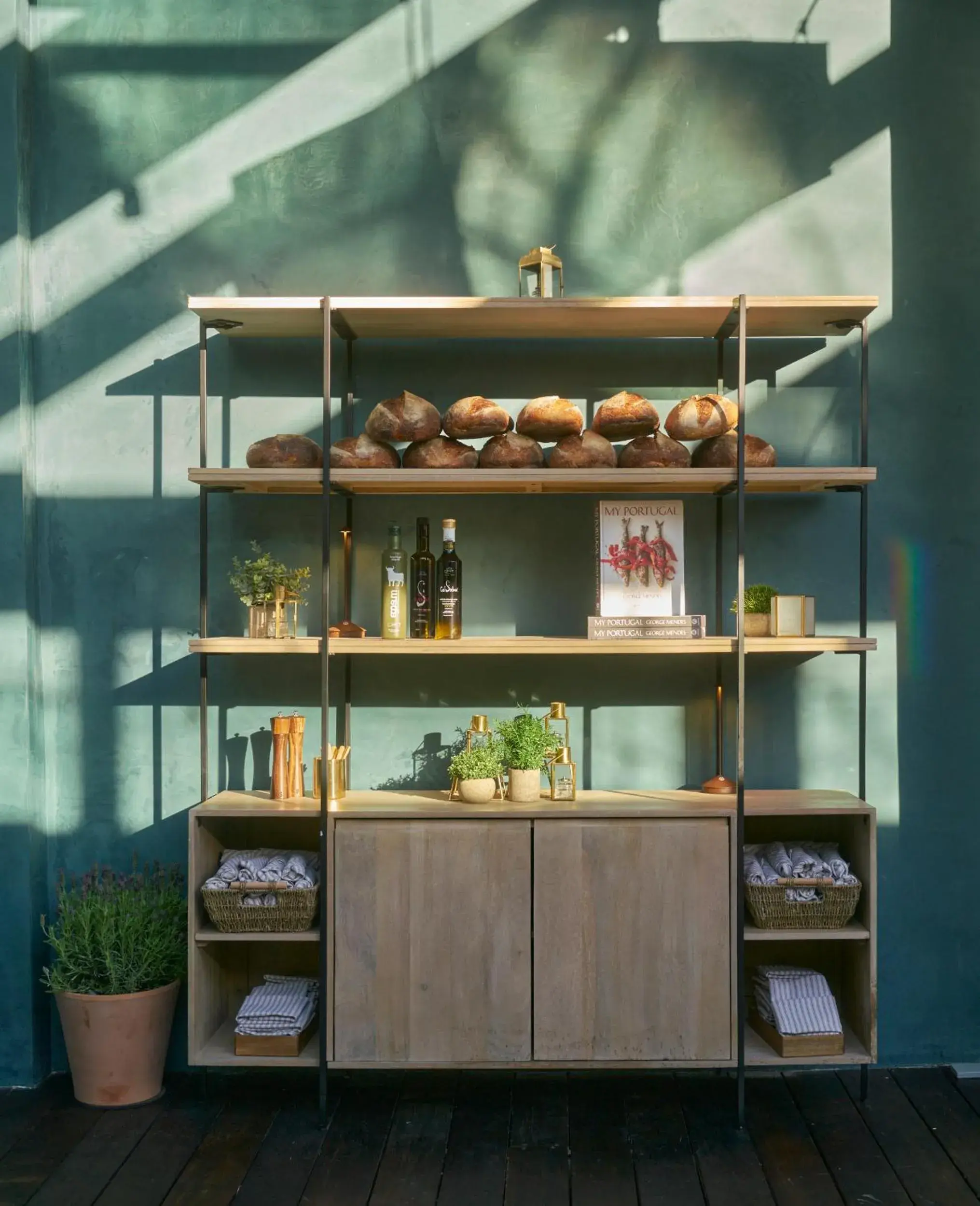 Restaurant/places to eat in ModernHaus SoHo Restaurant/places to eat in ModernHaus SoHo