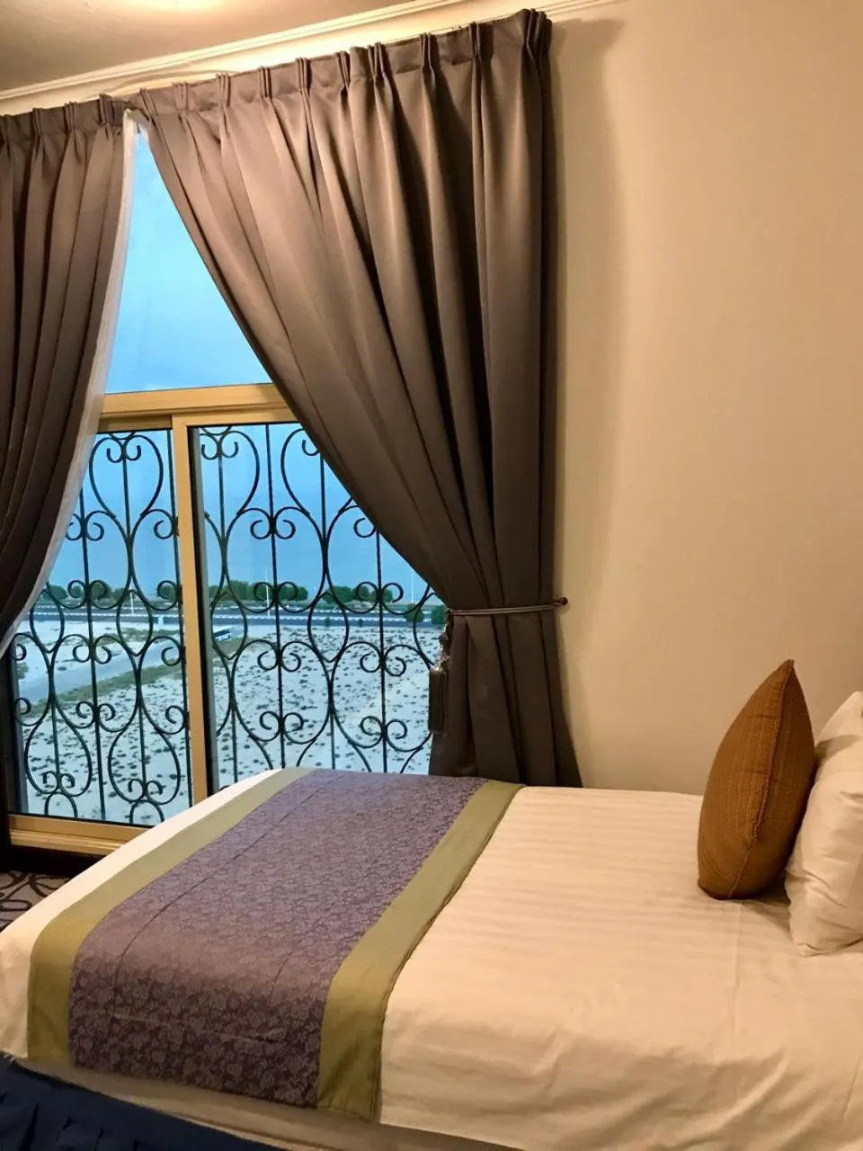 Bed in Golden Tulip Al Khobar