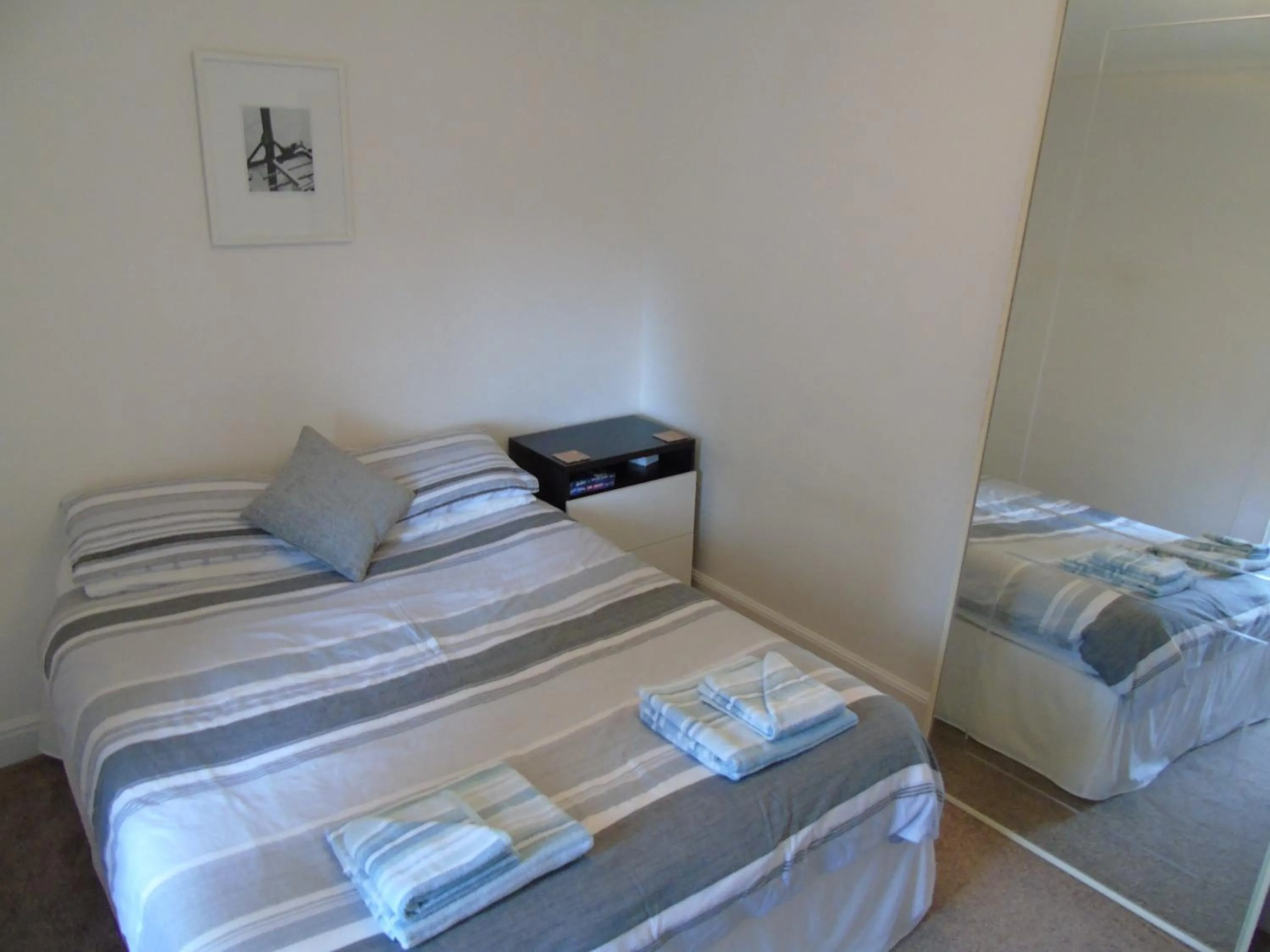 Snug - Krayr Apartment